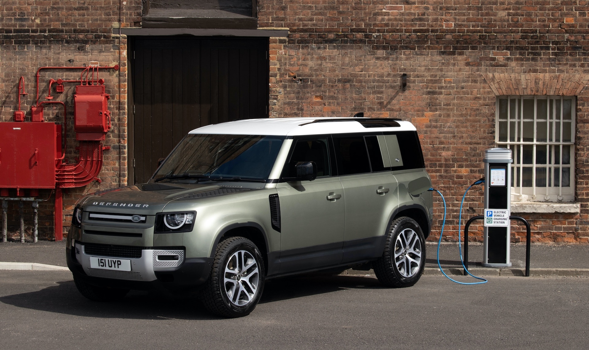 Land Rover Defender, Plug-in hybrid, Latest model, eco-friendly SUV, 1920x1150 HD Desktop