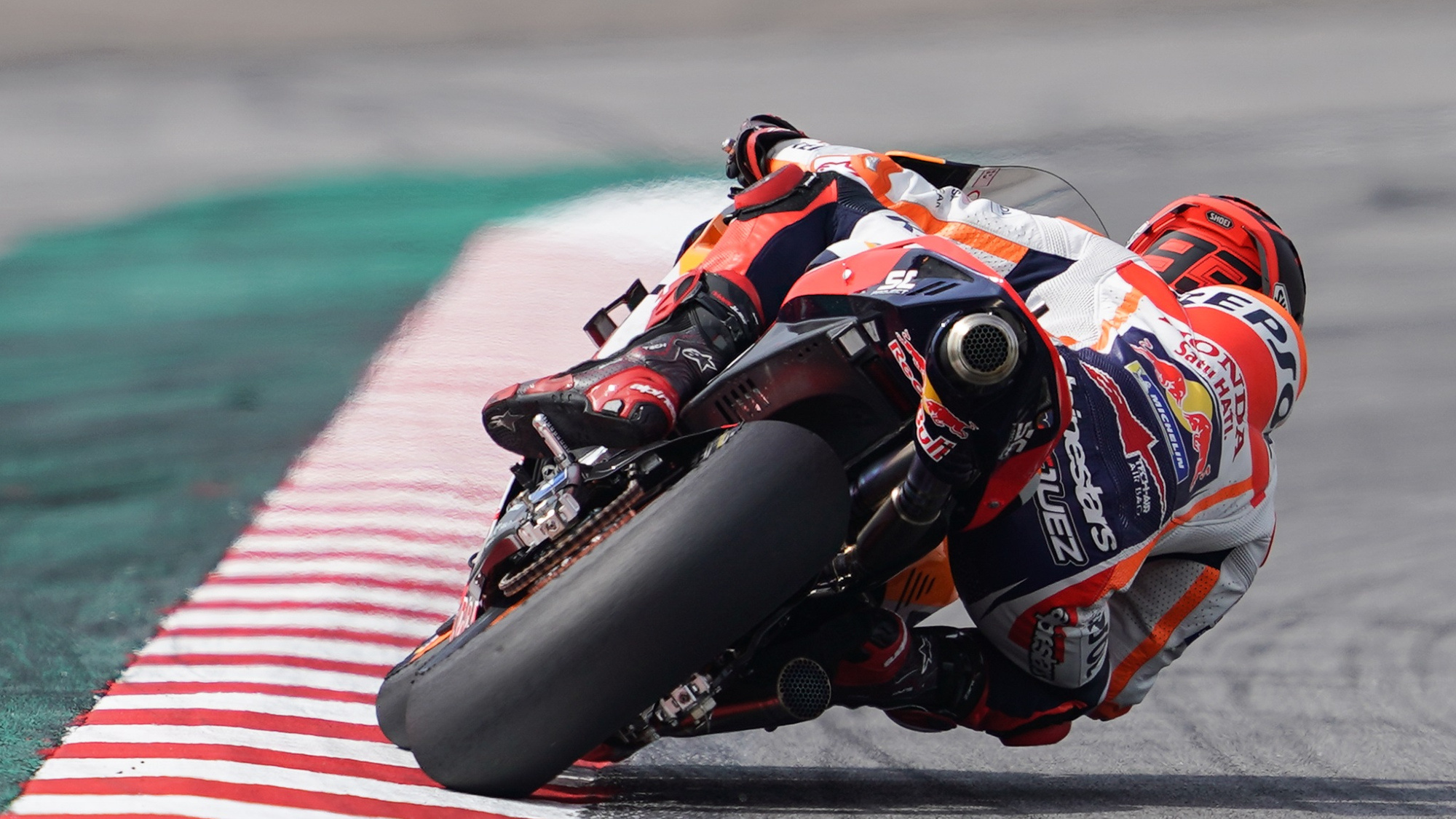 Marc Marquez Repsol Honda RC213V, Orange Repsol race leathers, MotoGP elbow down kerb, HD Desktop wallpaper