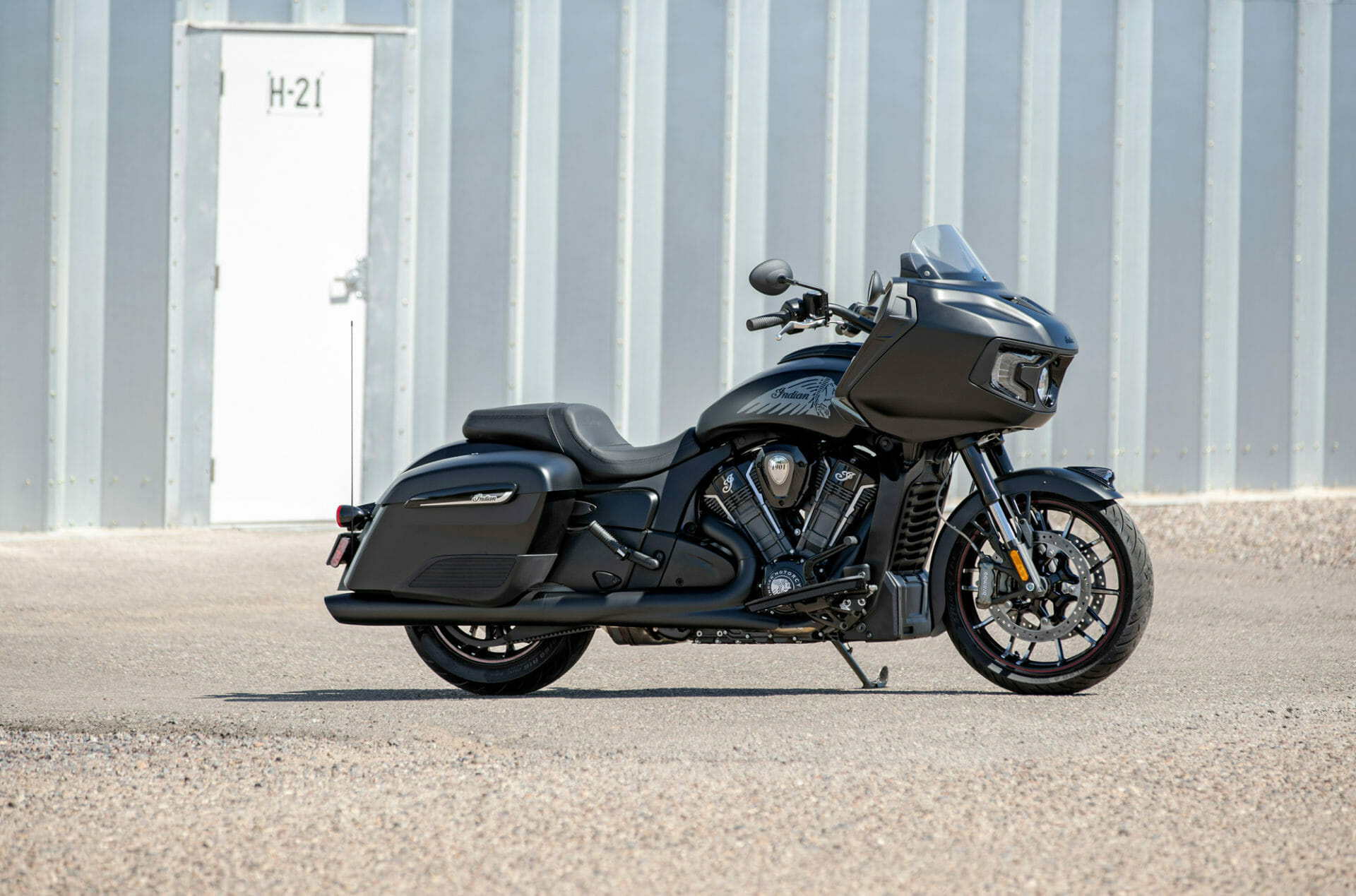 Indian Challenger, Ultimate American bagger, Motorcycle magazine, 1920x1270 HD Desktop