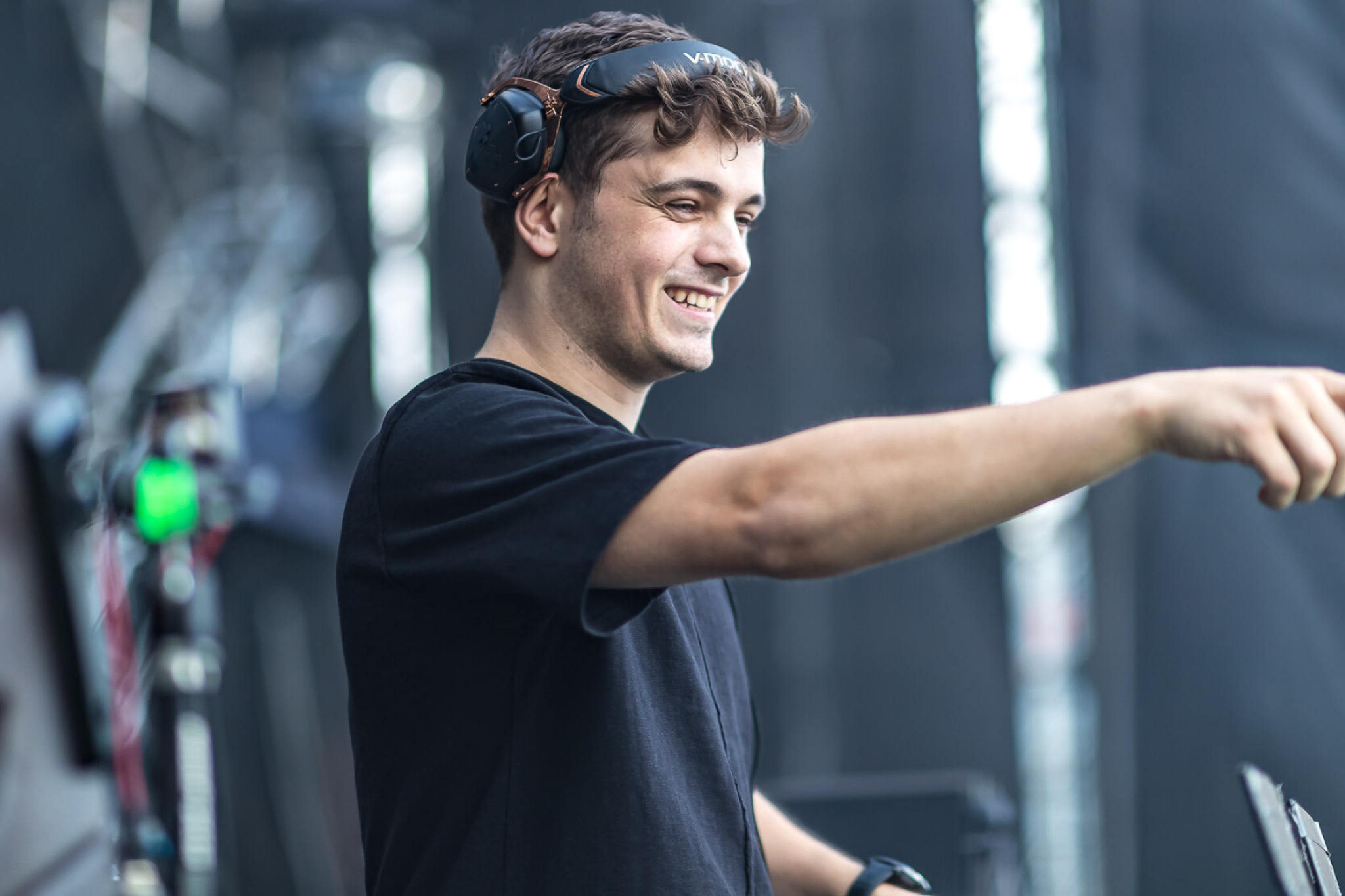 Martin Garrix, Opinion on Skrillex, 2050x1370 HD Desktop