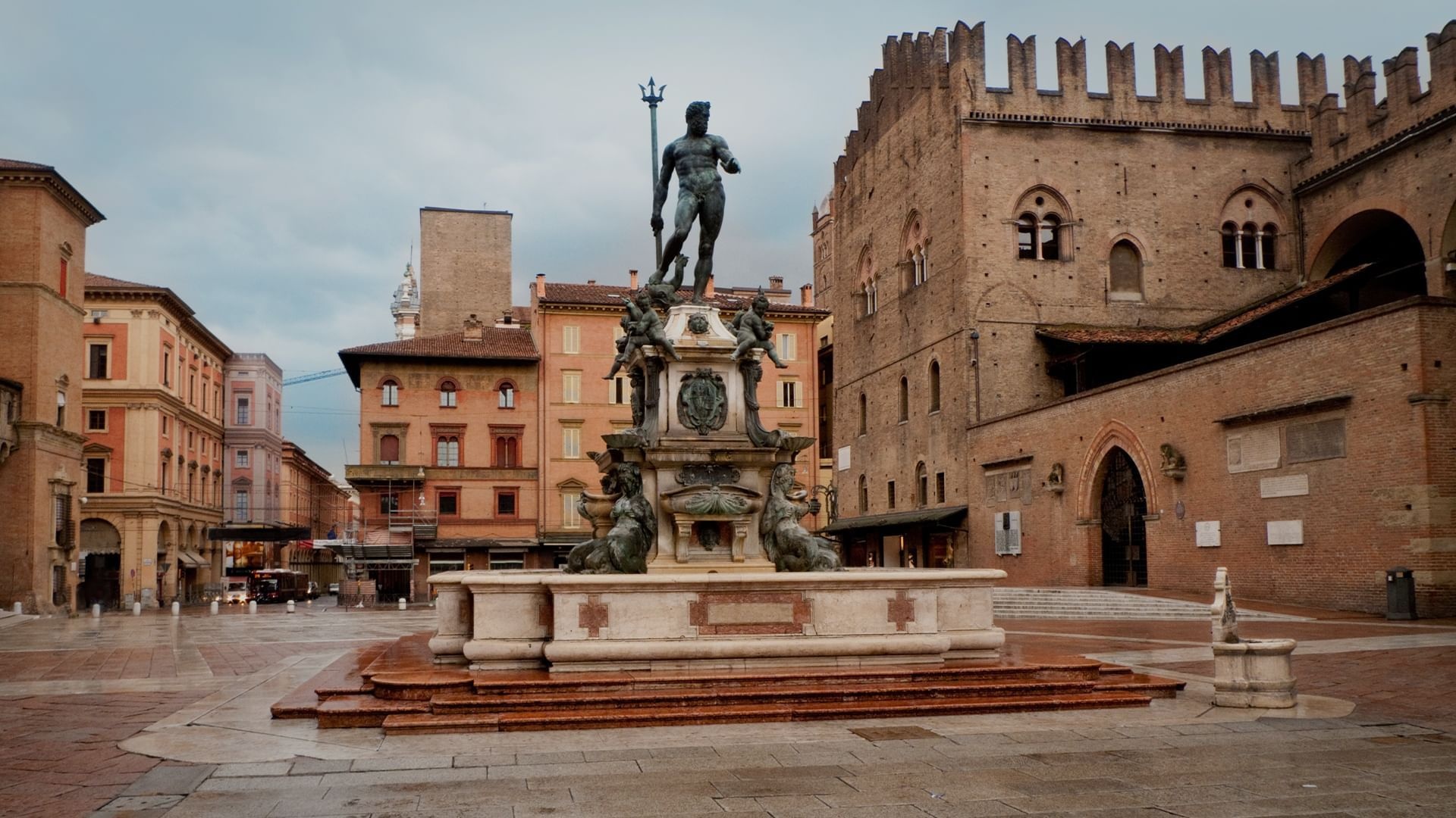 Piazza Maggiore, Bologna Wallpaper, 1920x1080 Full HD Desktop