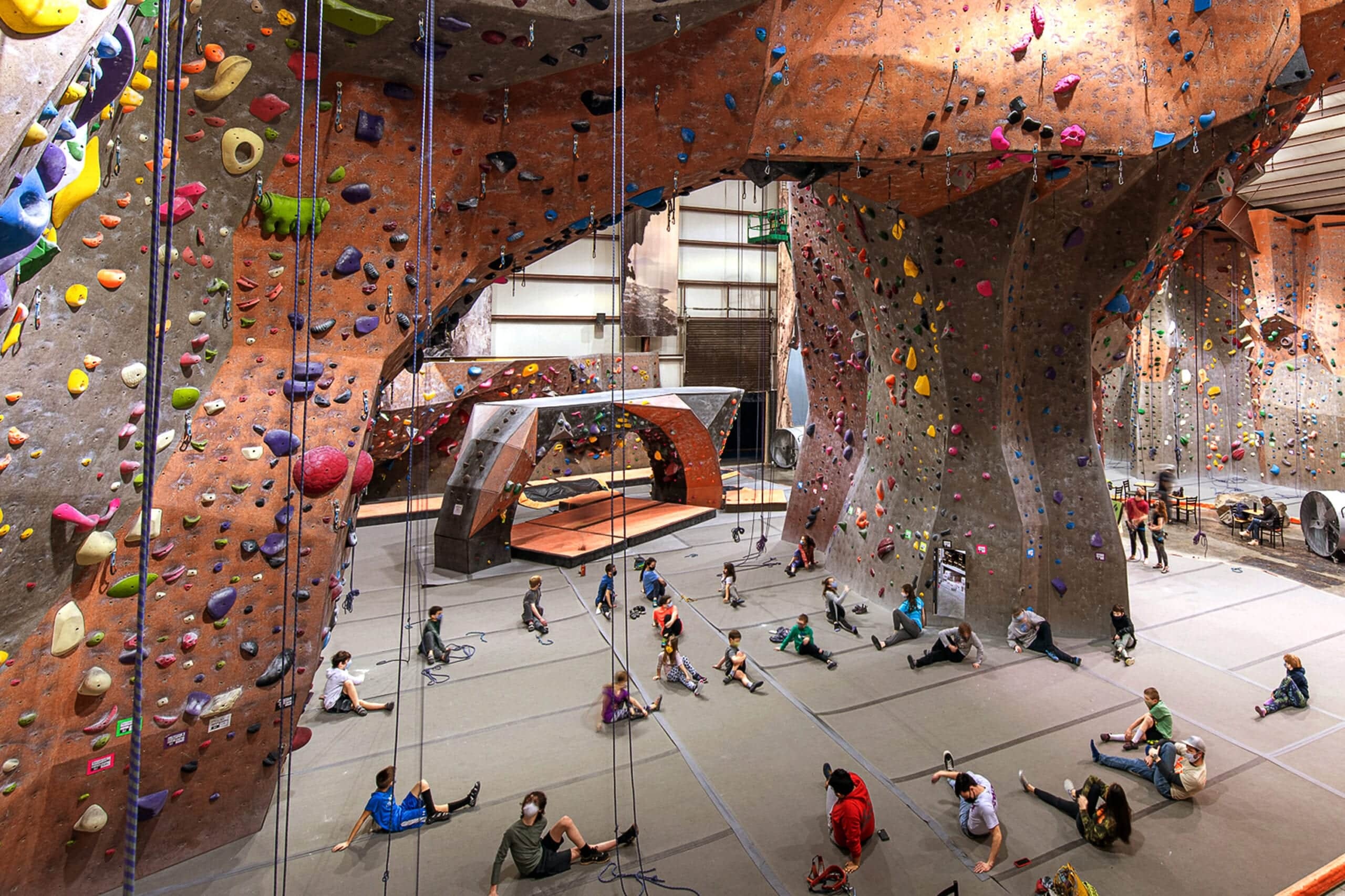 Enthusiast's paradise, Vertical rock climbing, Fitness center, Welcome, 2560x1710 HD Desktop