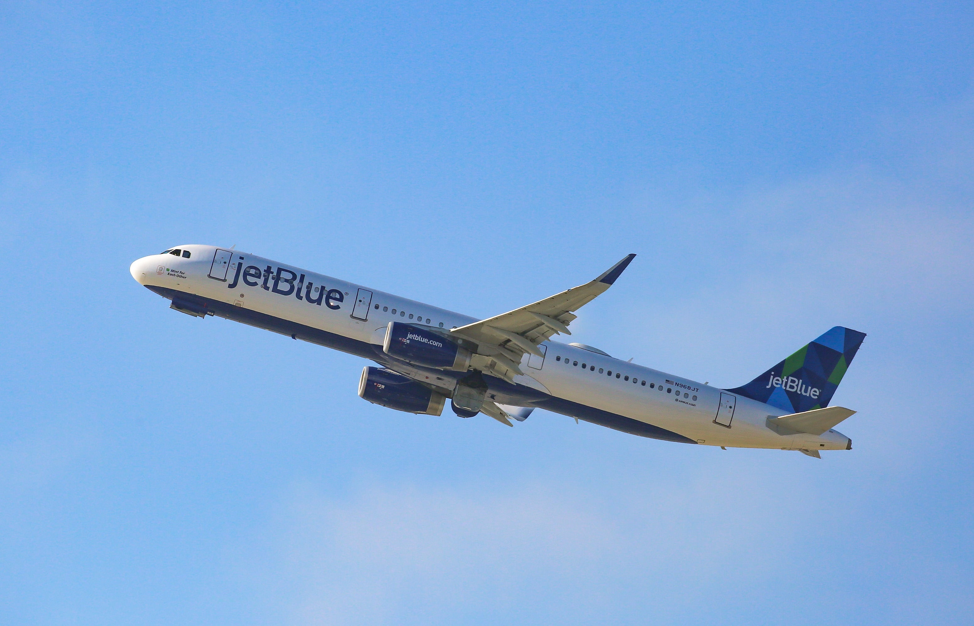 JetBlue Airways, Premium Mint cabin, Affordable luxury, Air travel experience, 3100x2000 HD Desktop