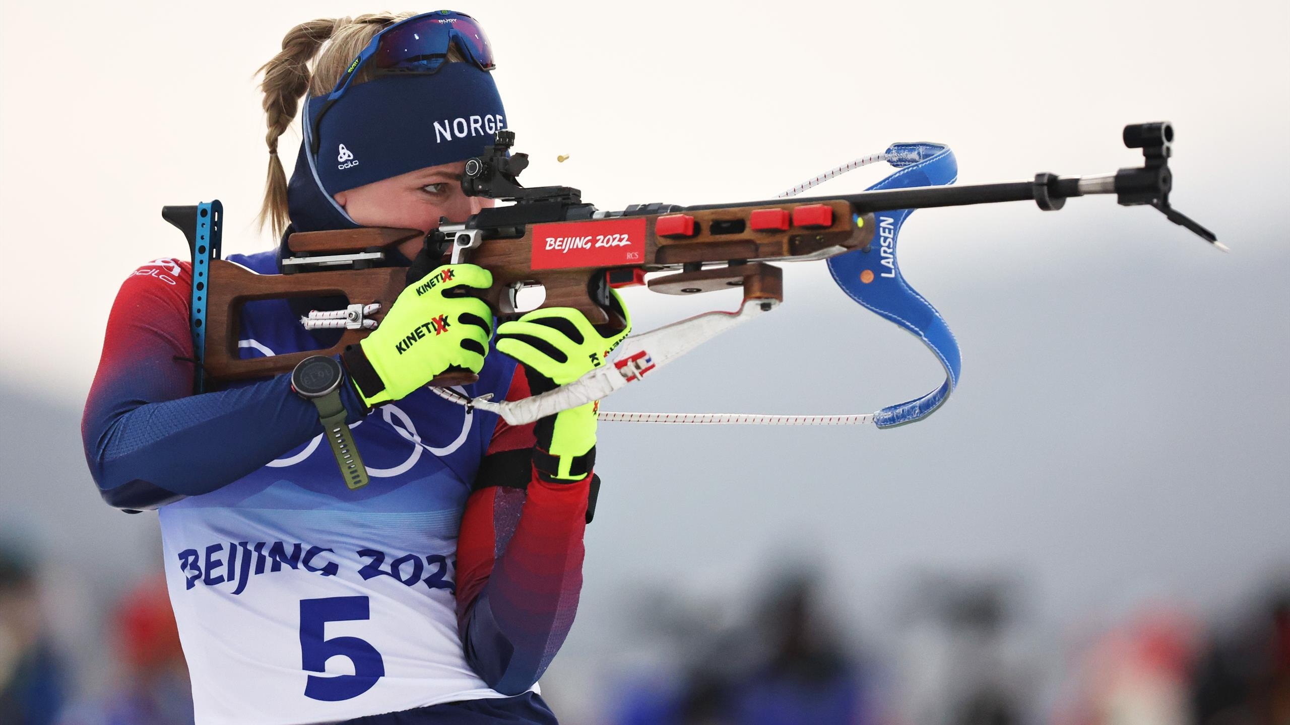 Marte Olsbu Roiseland, Olympics, Biathlon peking, 2560x1440 HD Desktop