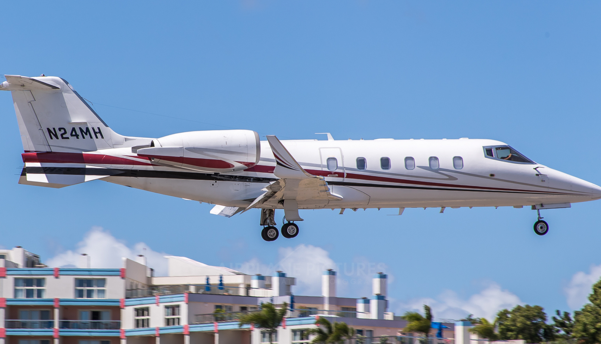 LearJet 60, N24mh private LearJet 60, Sint Maarten Princess Juliana Intl, 1920x1100 HD Desktop