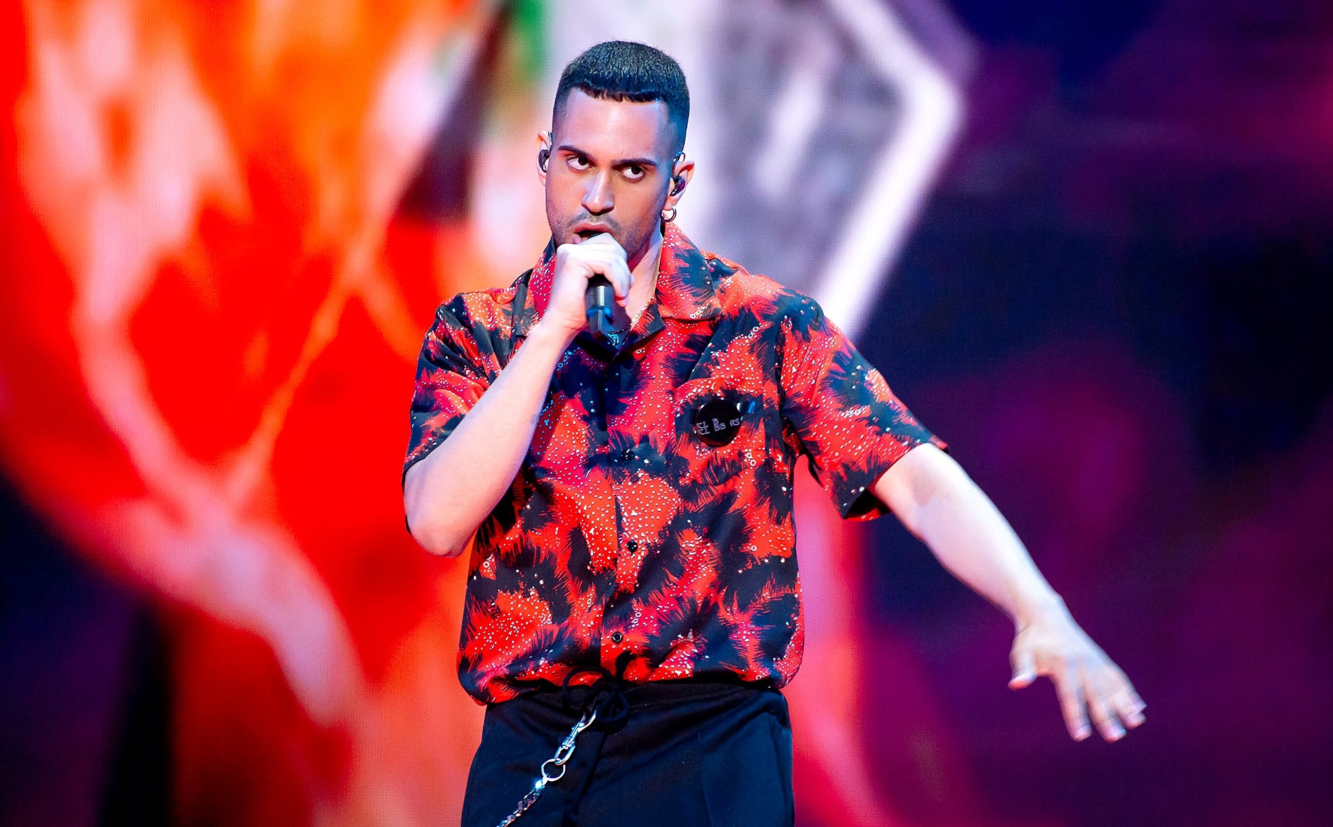 Mahmood's music, Soulful melodies, Emotional journey, Captivating lyrics, 2740x1700 HD Desktop