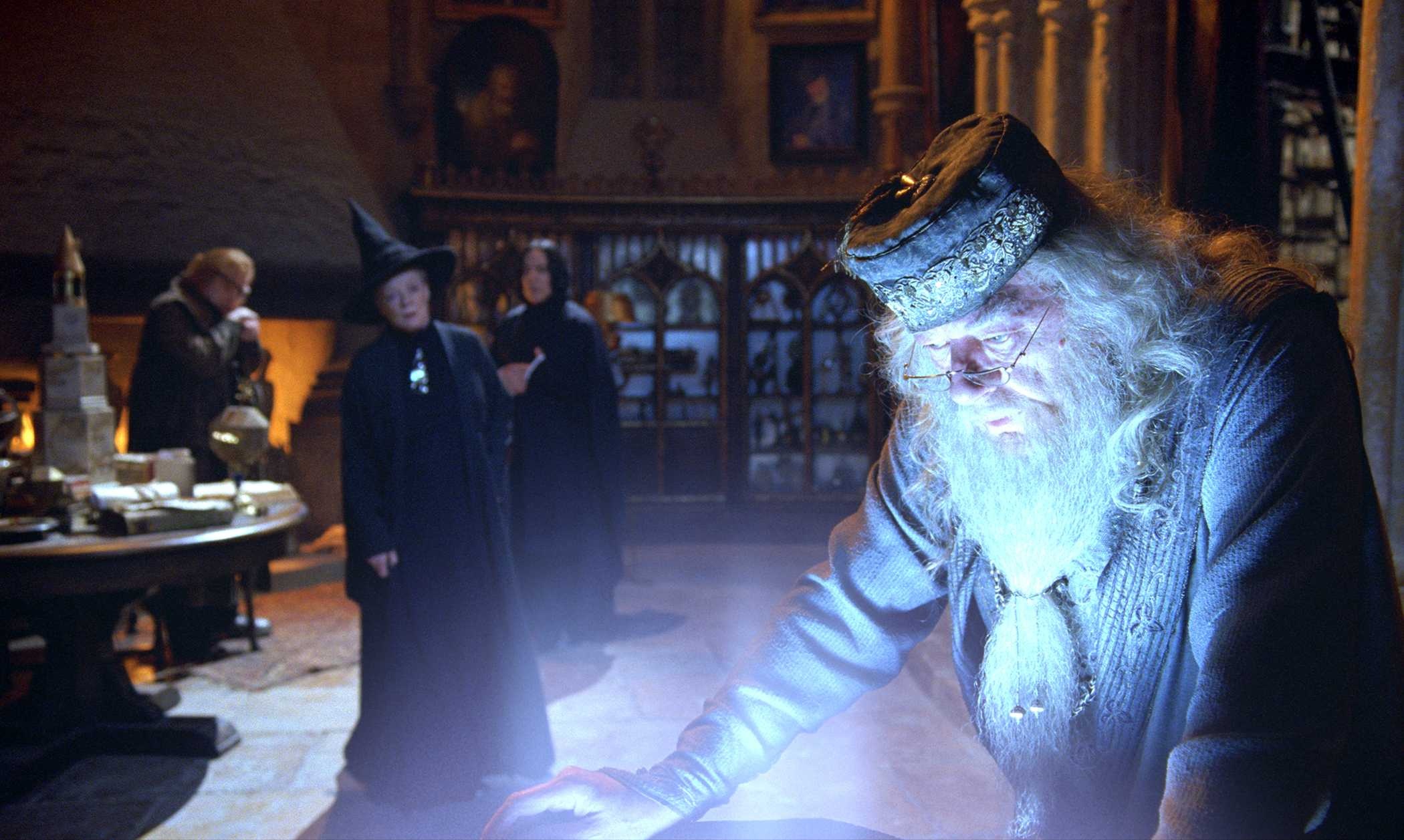 Dumbledore, Michael Gambon, Social ketchup, 2100x1260 HD Desktop