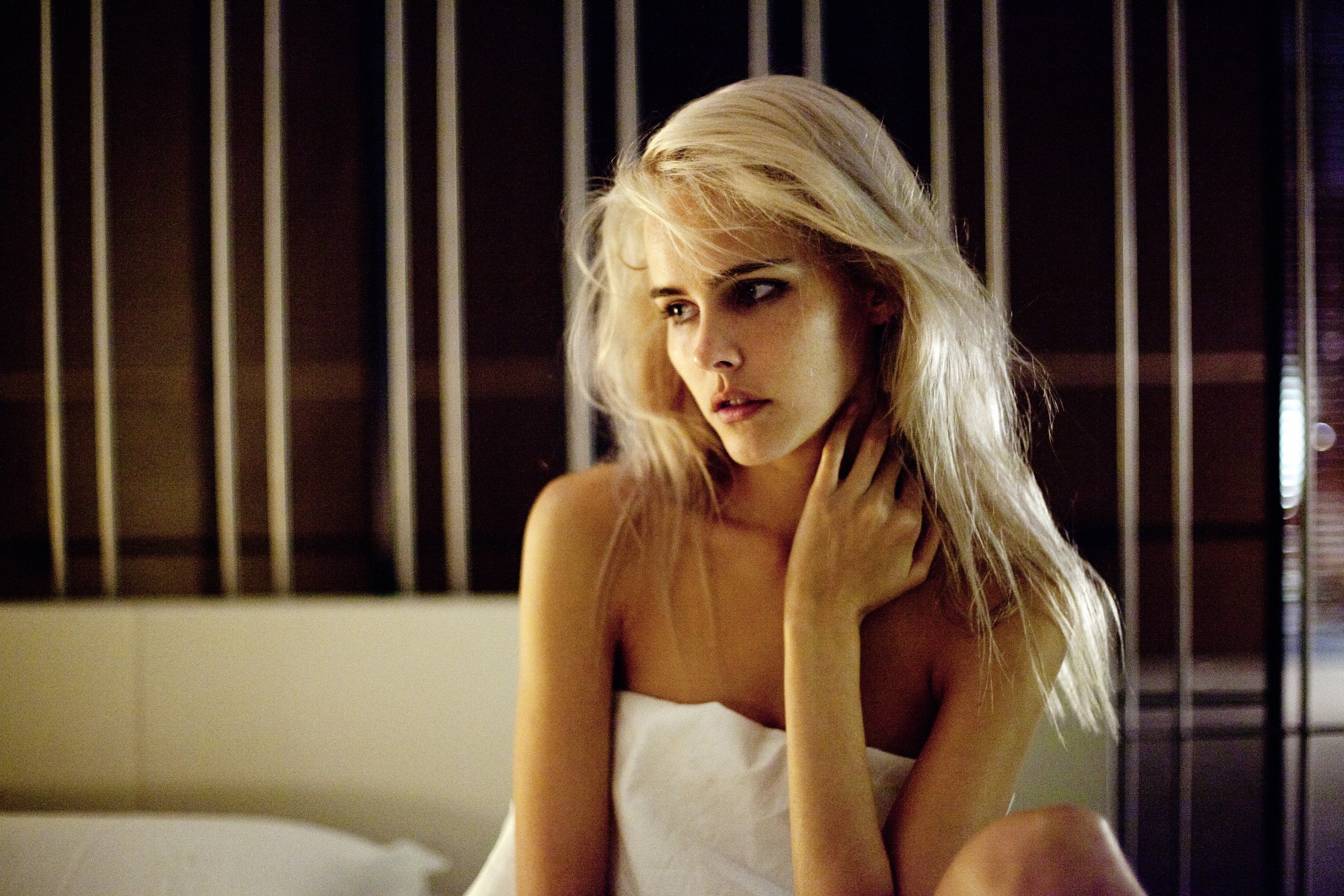 Sarah Deakins, Isabel Lucas Wallpaper, 2250x1500 HD Desktop