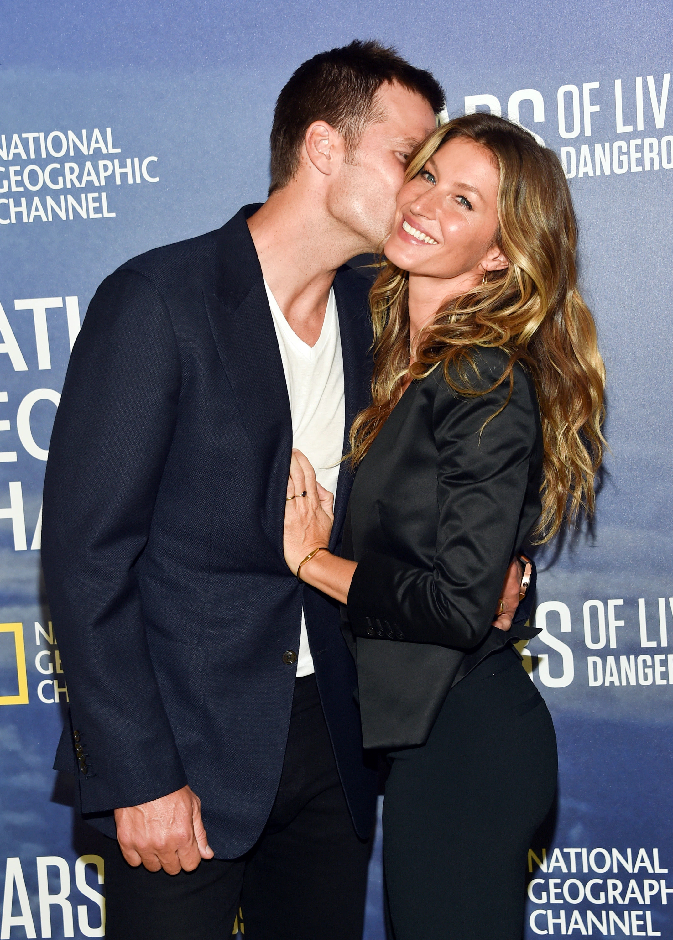 Gisele Bundchen, Tom Brady, PDA on red carpet, NYC, 2150x3000 HD Phone