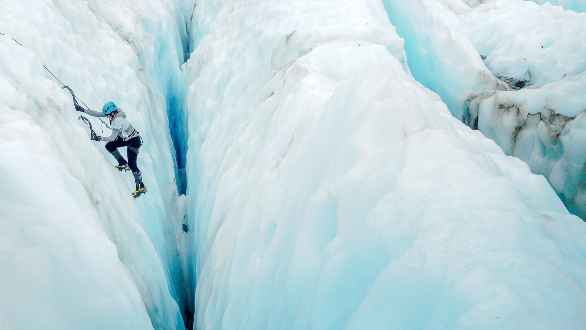 Ice climber's world, Stunning wallpapers, Captivating viewpoints, Winter wonderland, 2050x1160 HD Desktop