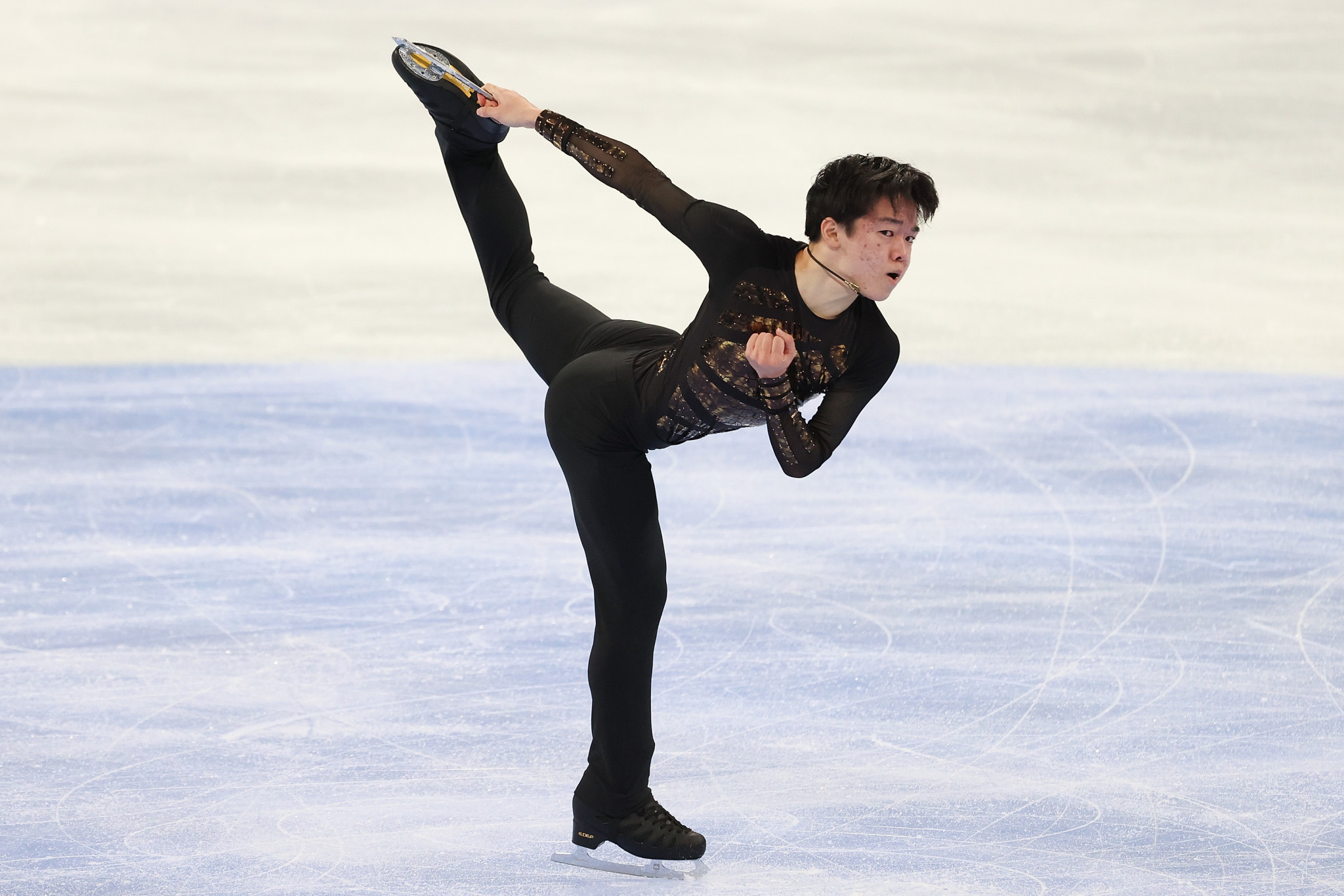 Yuma Kagiyama, Lead in men's event, Internationaux de France, Figure skating, 2050x1370 HD Desktop