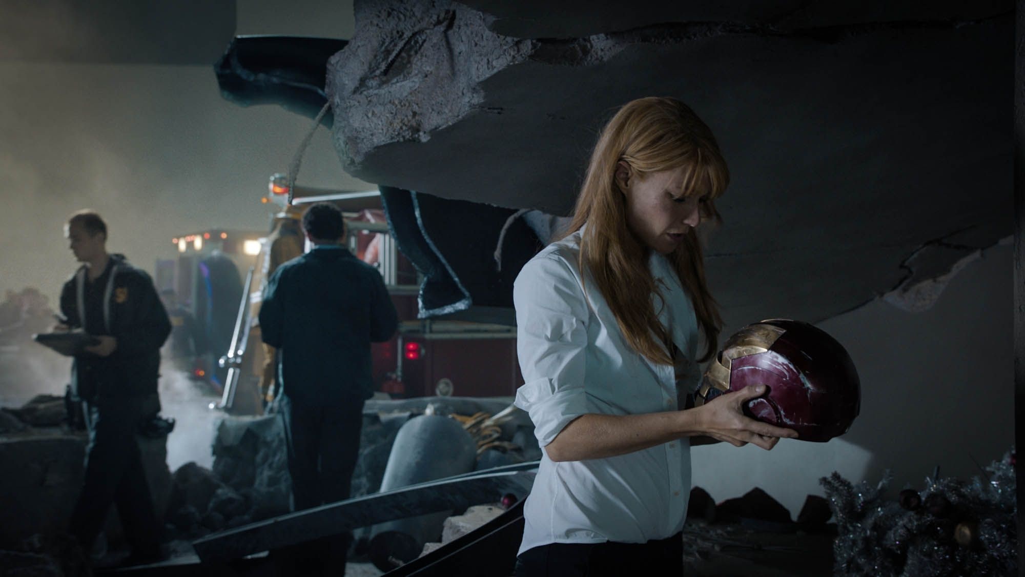 Pepper Potts, Iron Man 3, Powerful character, Dramatic scenes, 2000x1130 HD Desktop