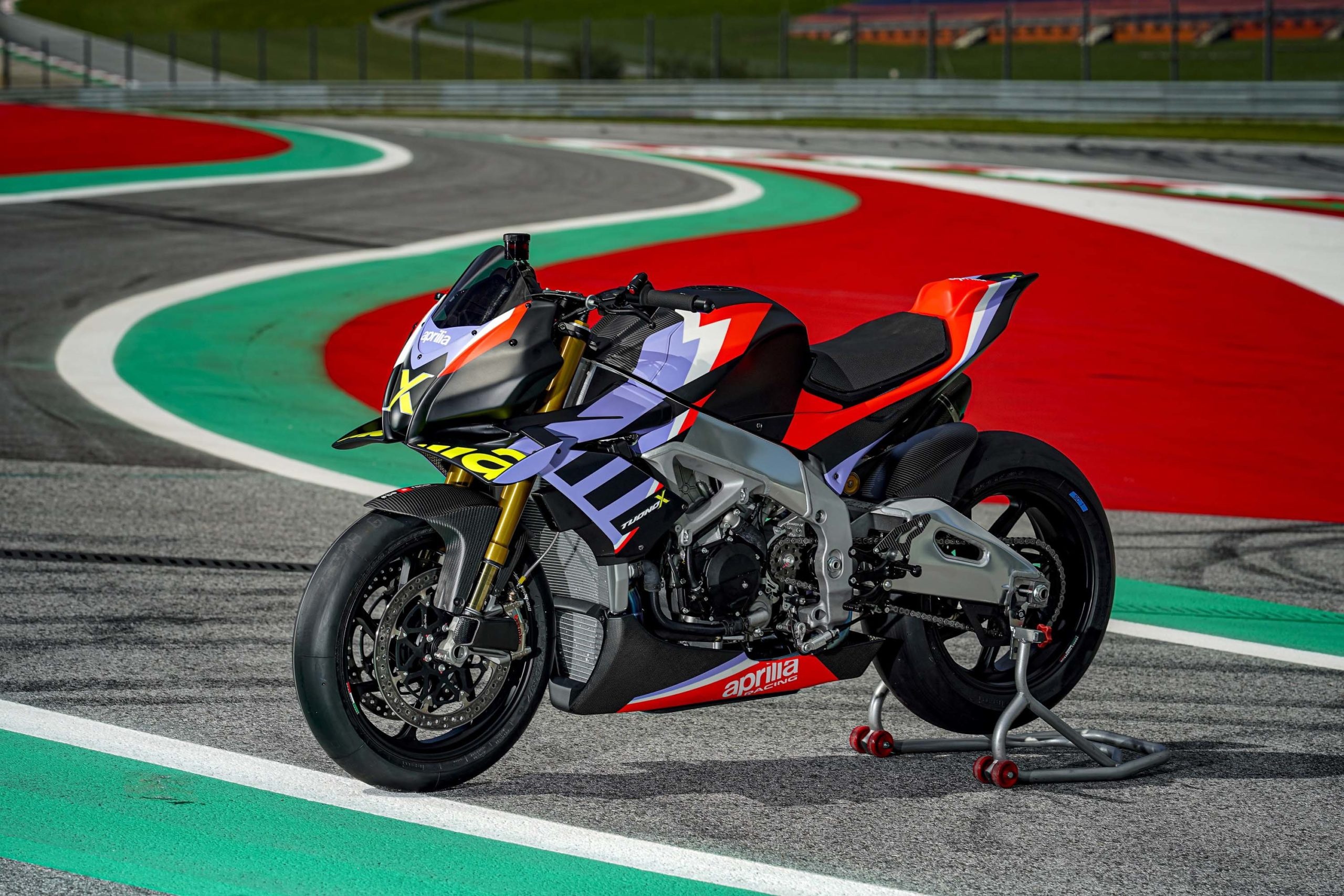 Aprilia Tuono V4, Extreme performance, Limited edition power, 221 hp beast, 2560x1710 HD Desktop