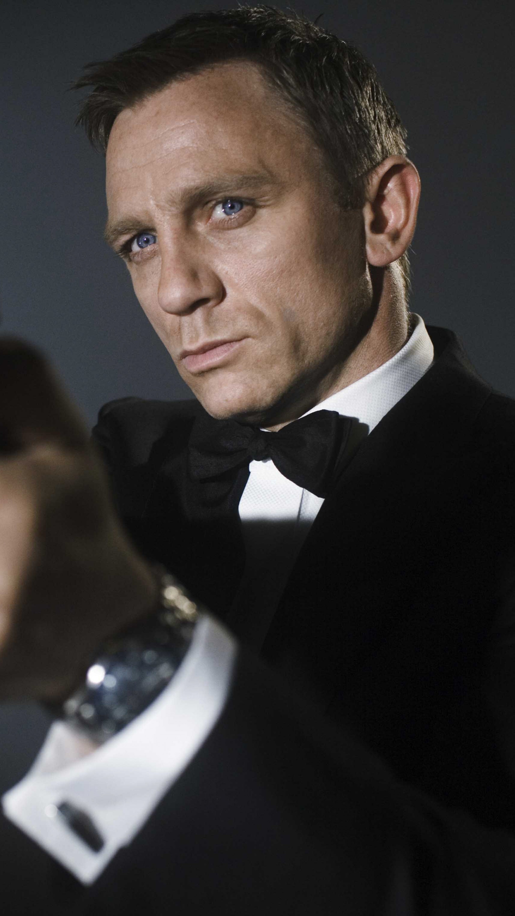 Daniel Craig, 007, Most Popular Celebs, Actor, 2160x3840 4K Phone