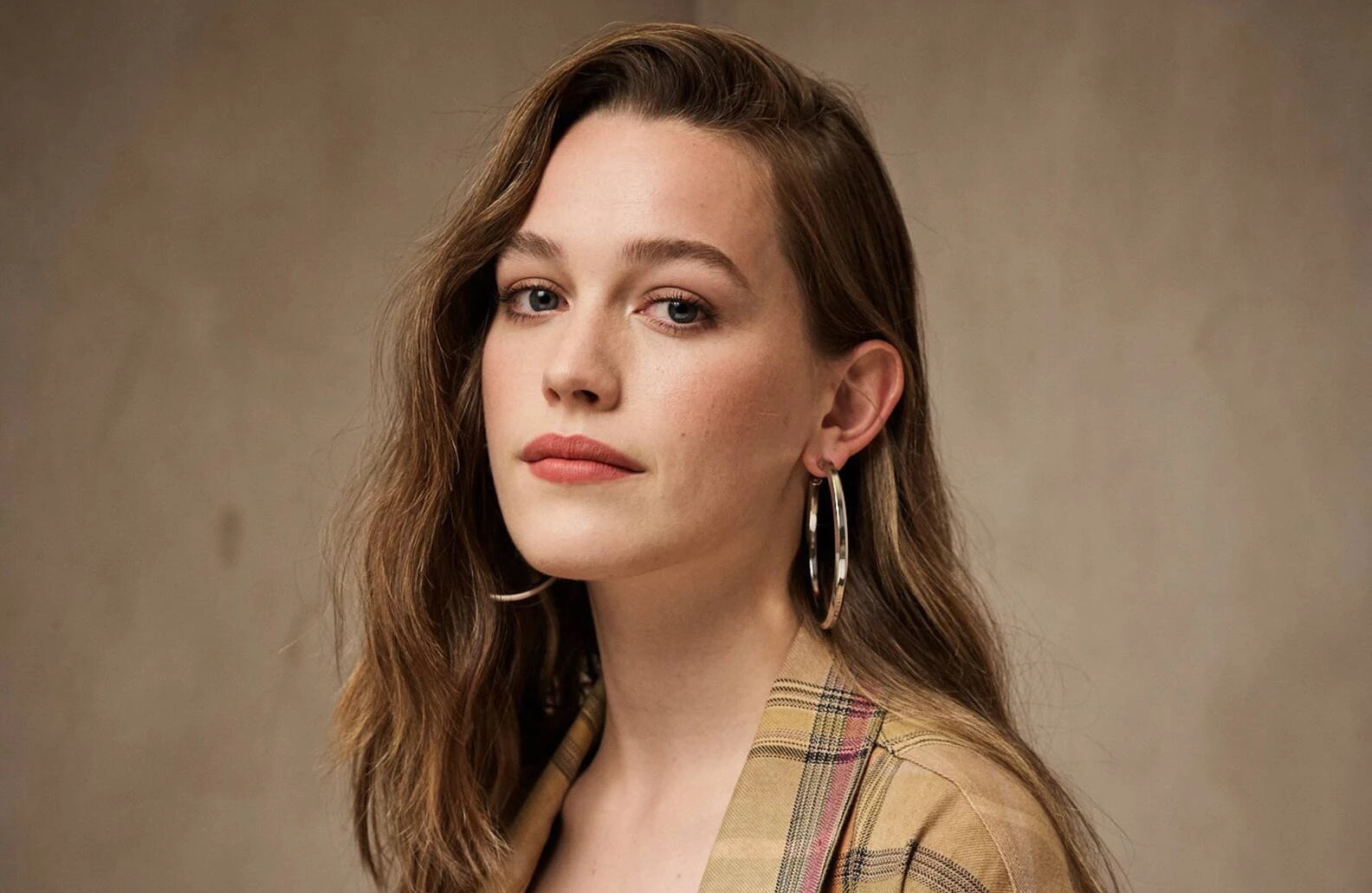 Victoria Pedretti, Rising star, Versatile acting skills, Compelling roles, 1590x1040 HD Desktop