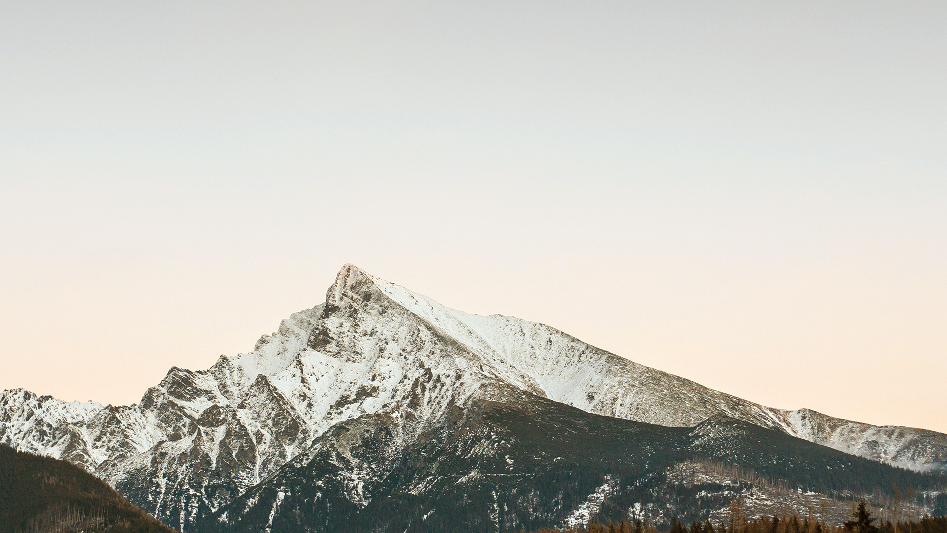 Snowy mountain, Simple Wallpaper, 3840x2160 4K Desktop