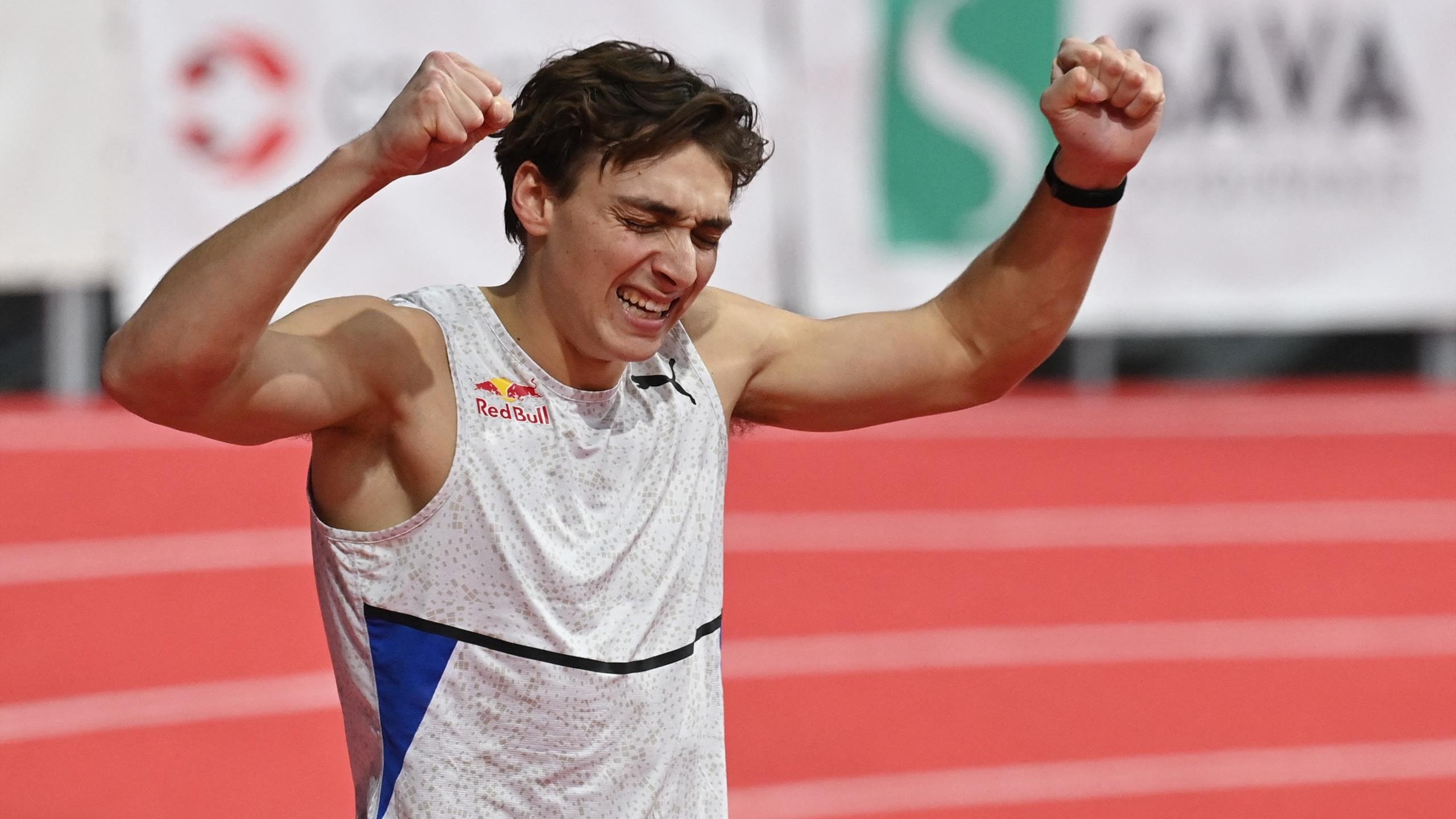 Armand Duplantis, World-class athlete, High jump excellence, New achievement, 2560x1440 HD Desktop