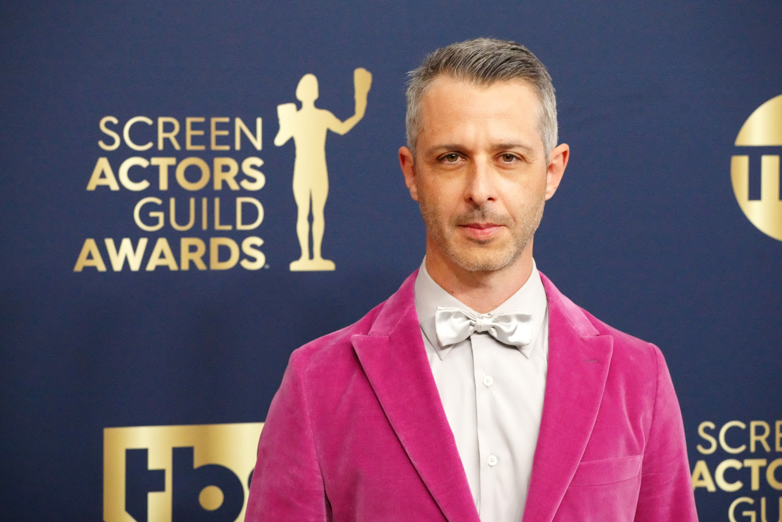 Jeremy Strong Movies, SAG Awards Fashion, Pink Velvet Suit, Fans' Fashion Praise, 2500x1670 HD Desktop