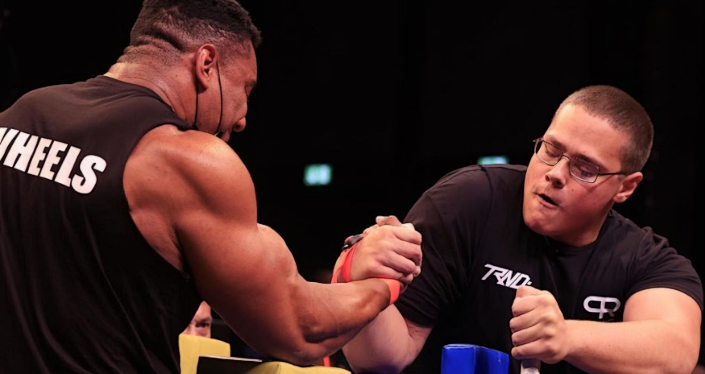 Larry Wheels vs Aleksandr Beziazykov, Arm Wrestling Wallpaper, 2270x1200 HD Desktop
