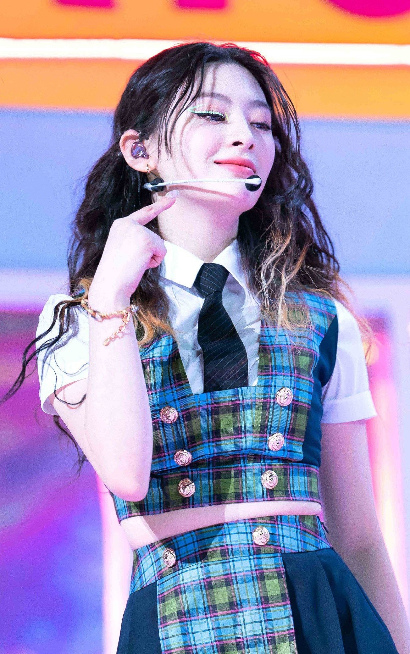 STAYC, SBS inkigayo stage, Stereotype, 1310x2080 HD Phone