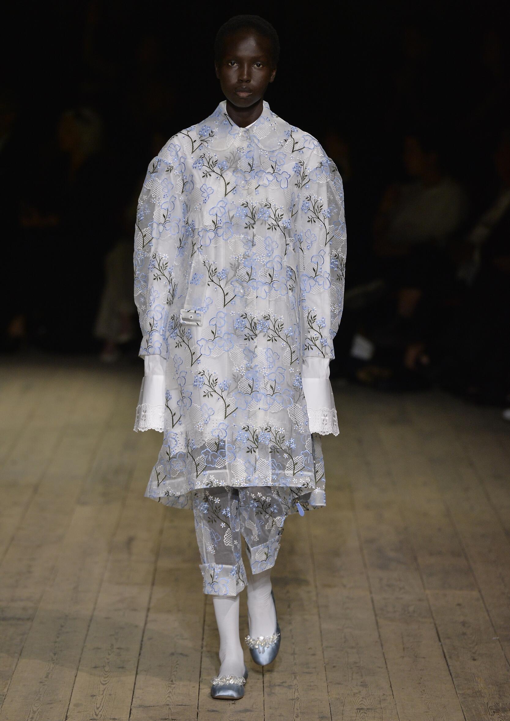 Simone Rocha, Spring/Summer 2020, Artistic vision, The Skinny Beep, 1670x2360 HD Phone