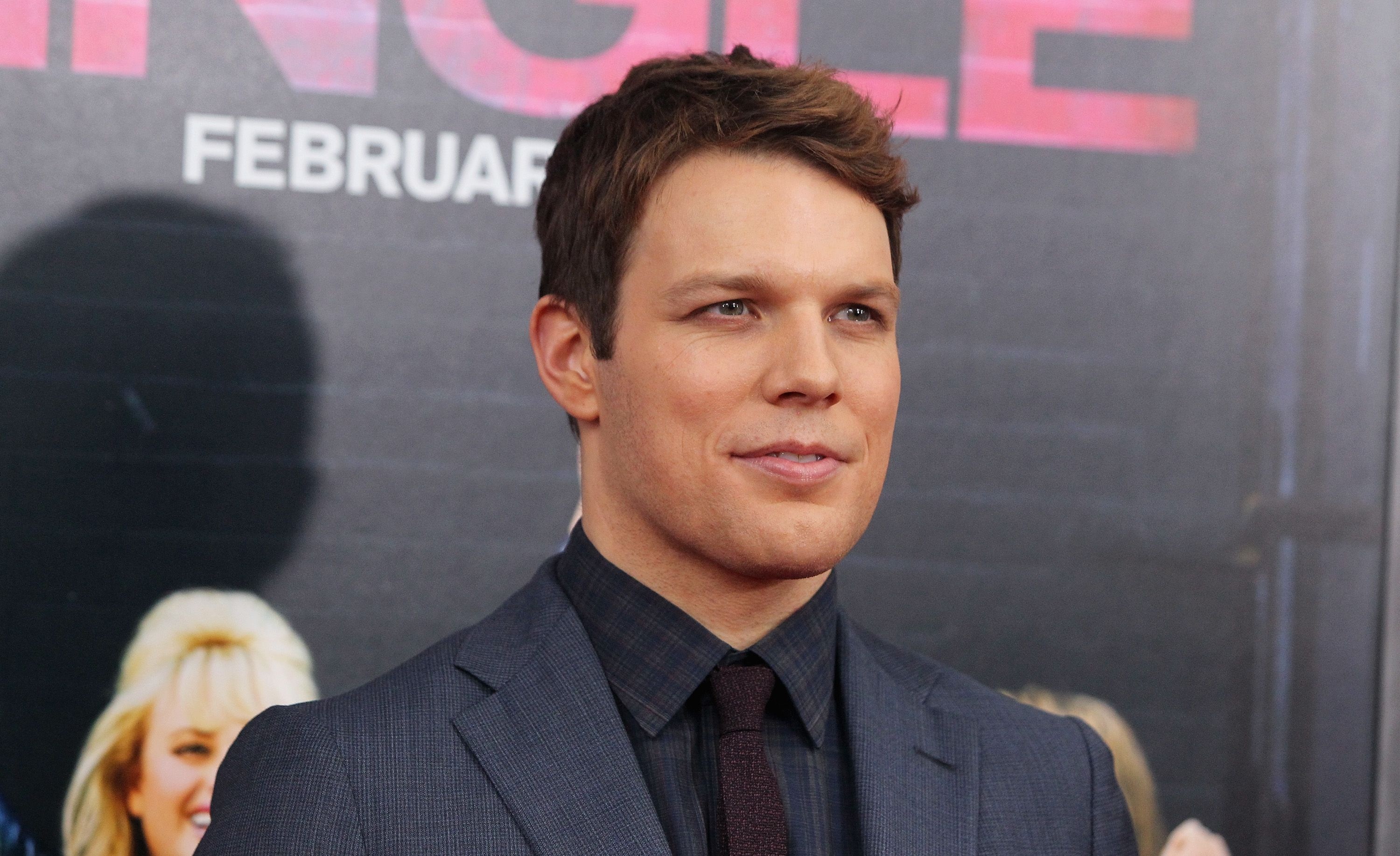 Jake Lacy, Worst date, Valentine's Day, Sweet plans, 3000x1840 HD Desktop
