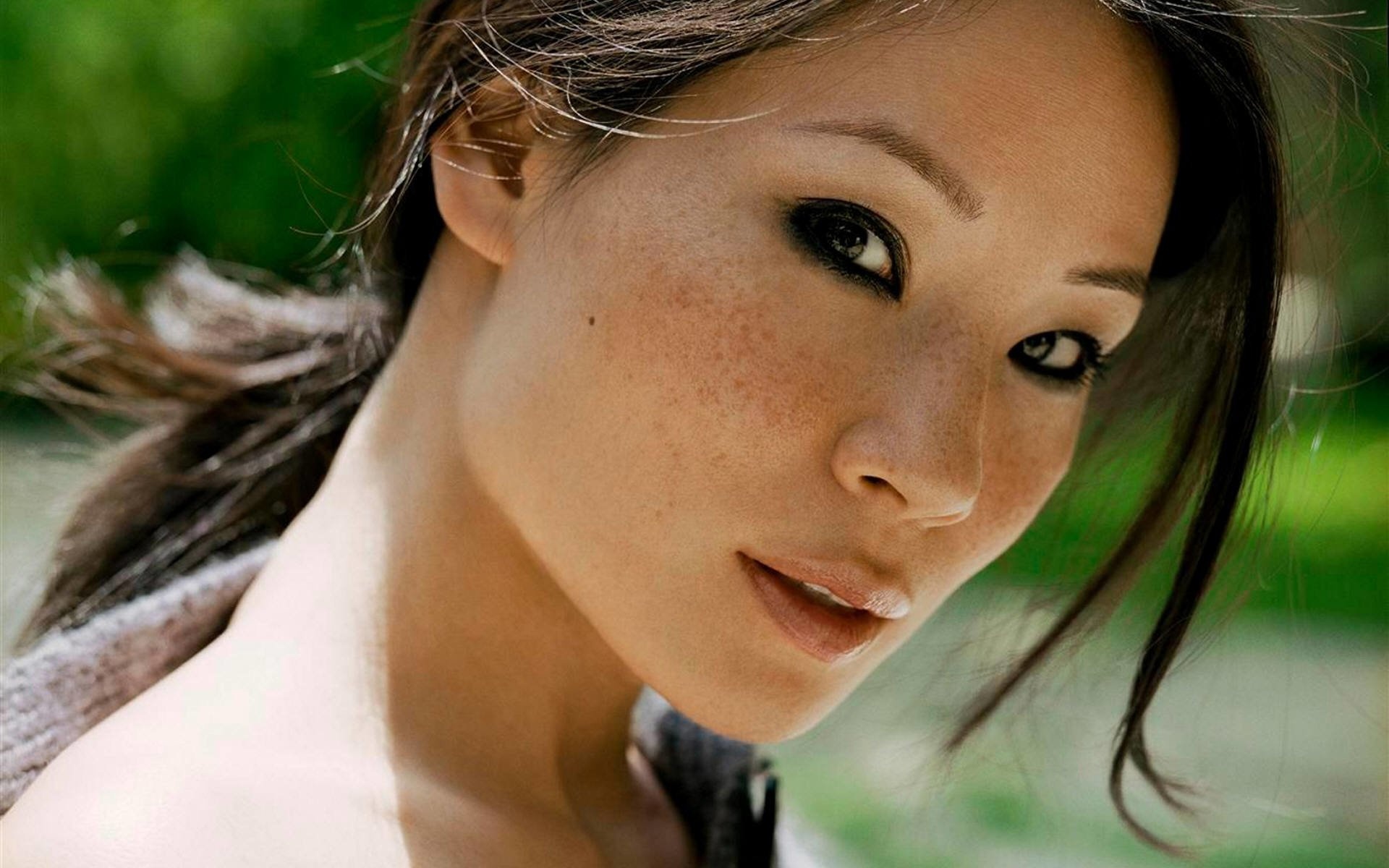 Lucy Liu, Movies icon, Hollywood star, Actress beauty, 1920x1200 HD Desktop