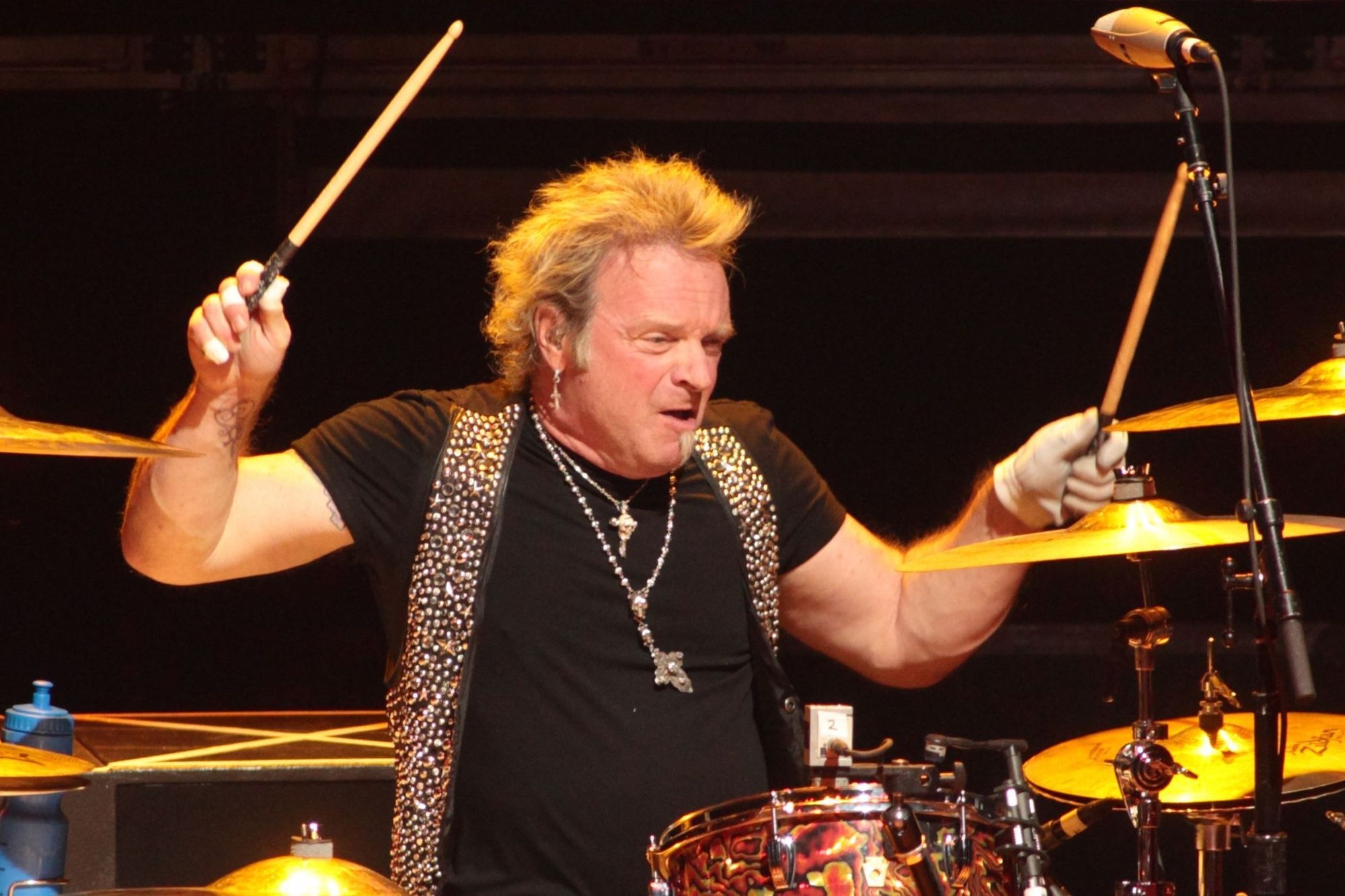 Joey Kramer sues band, Intra-band dispute, Legal battles unfold, Strained relationships, 2000x1340 HD Desktop