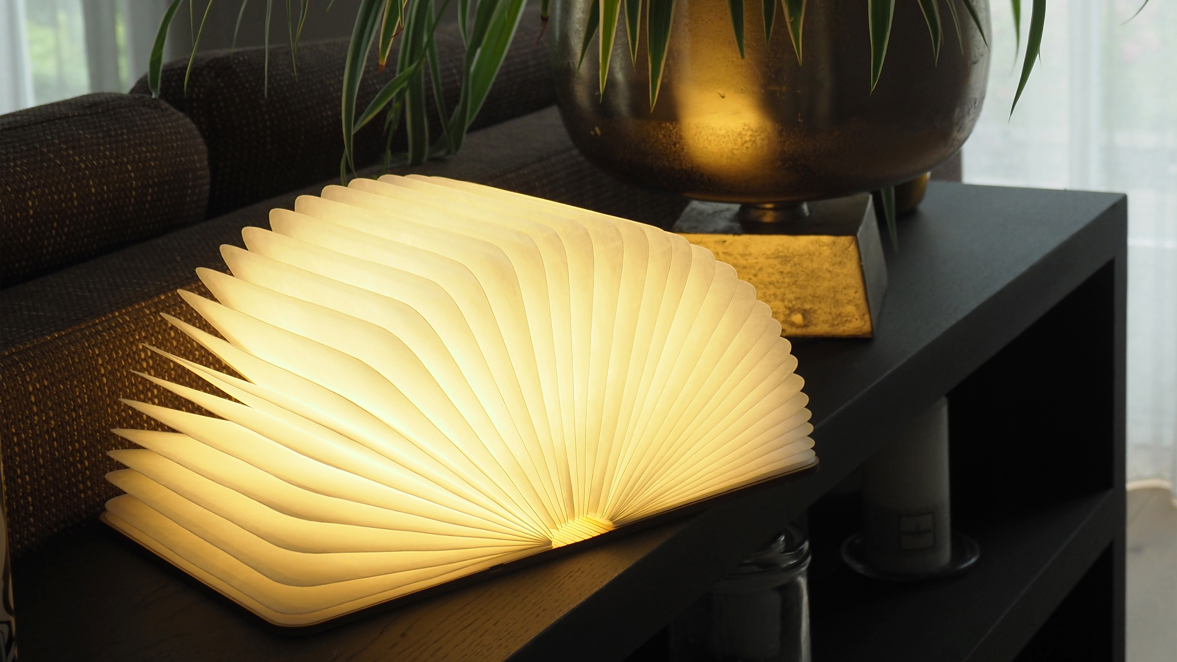 Gadgy book lamp, Magnetic closure, Tyvek paper, Lighting, 3840x2160 4K Desktop