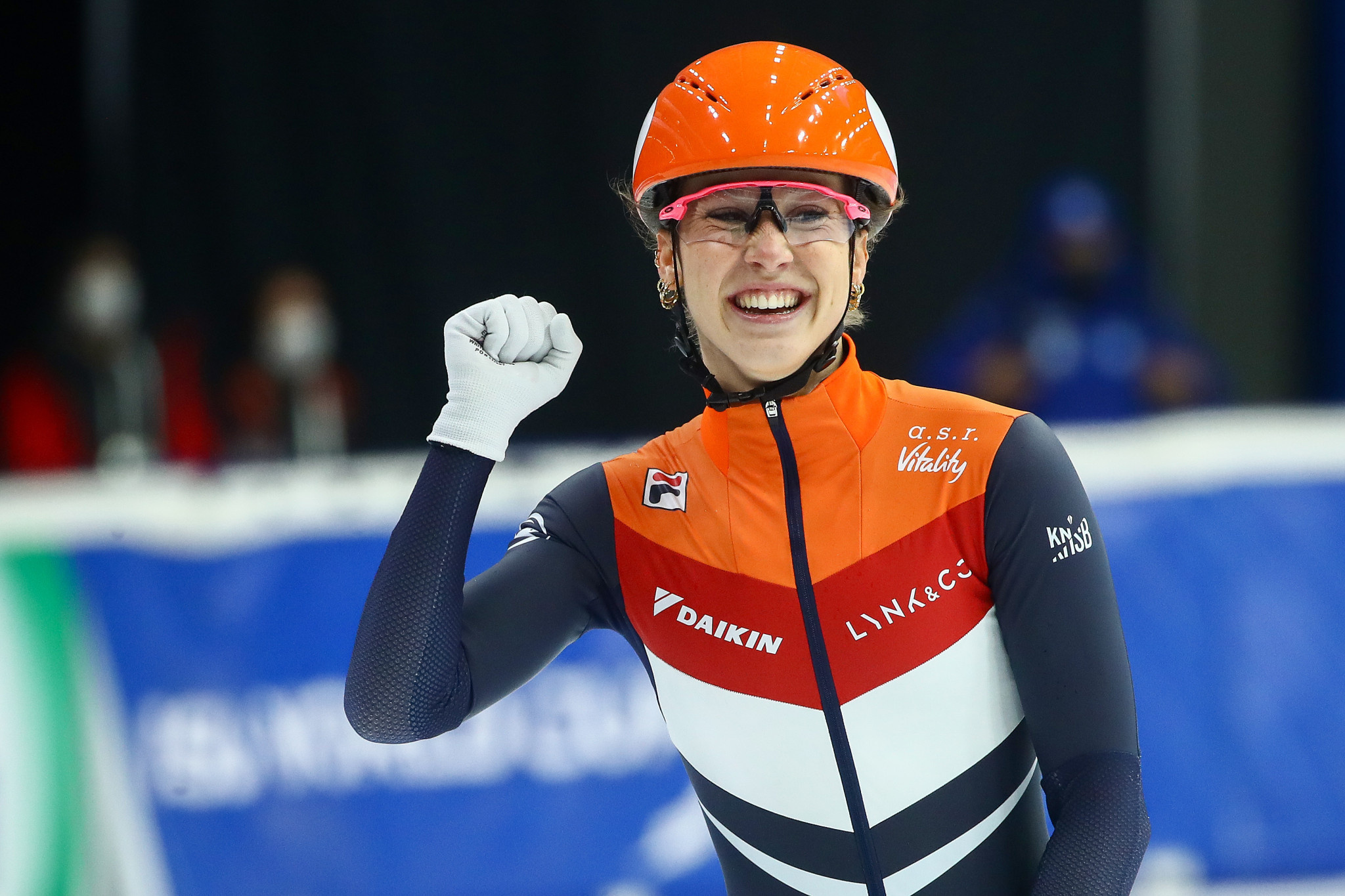 Short track world cup, Stellar Schulting, Debrecen triumph, Sports victory, 2050x1370 HD Desktop