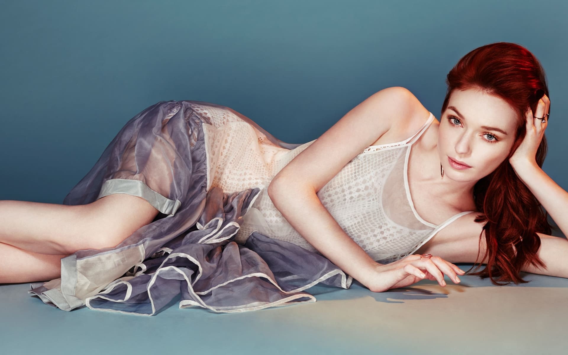 Eleanor Tomlinson, Hollywood beauty, Talented actress, Glamorous star, 1920x1200 HD Desktop