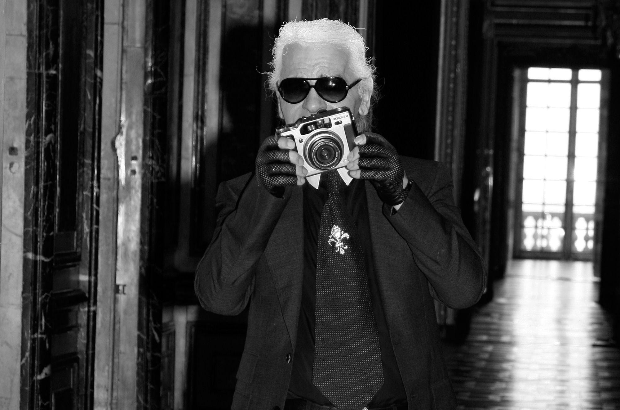 Karl Lagerfeld, Fashion inspiration, Artistic wallpapers, 2000x1330 HD Desktop