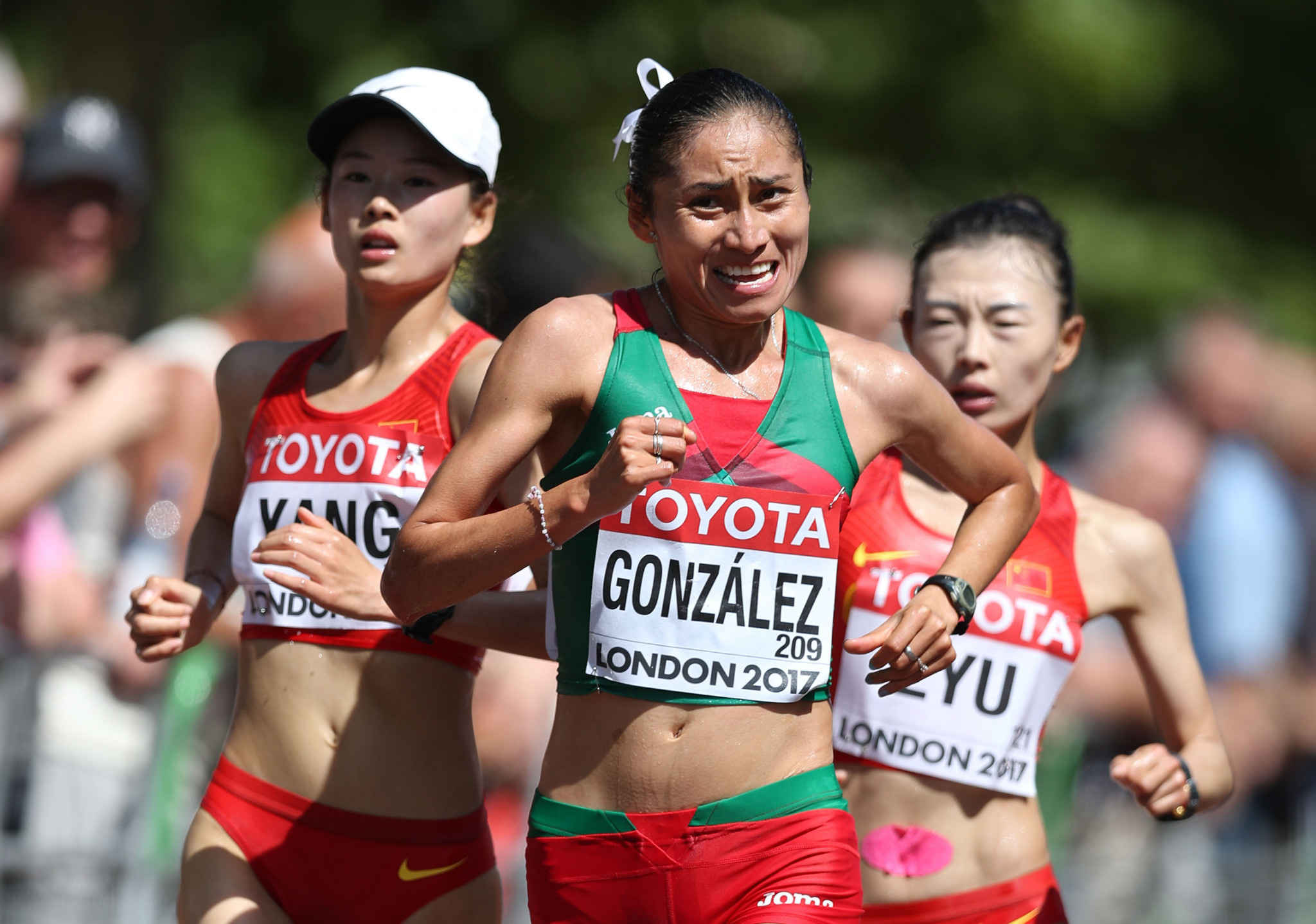 London 2017, Lupita Gonzalez Wallpaper, 2050x1440 HD Desktop