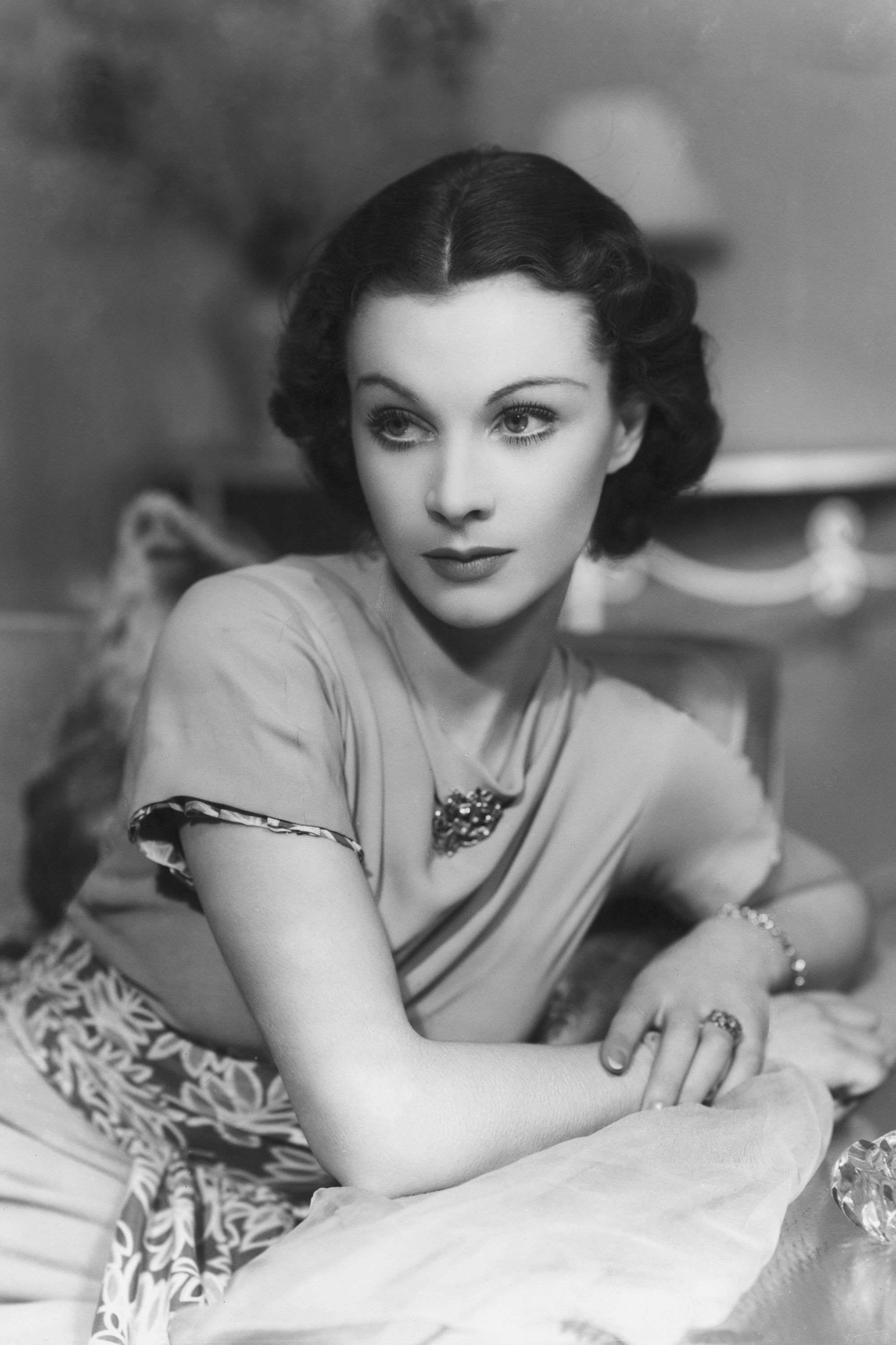 Vivien Leigh, Iconic images, Hollywood actress, Classic movies, 2000x3000 HD Phone