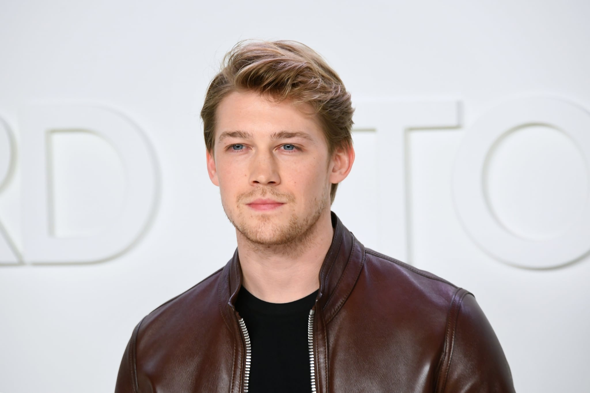 Joe Alwyn, Taylor Swift, Grammy win, Latest news, 2050x1370 HD Desktop