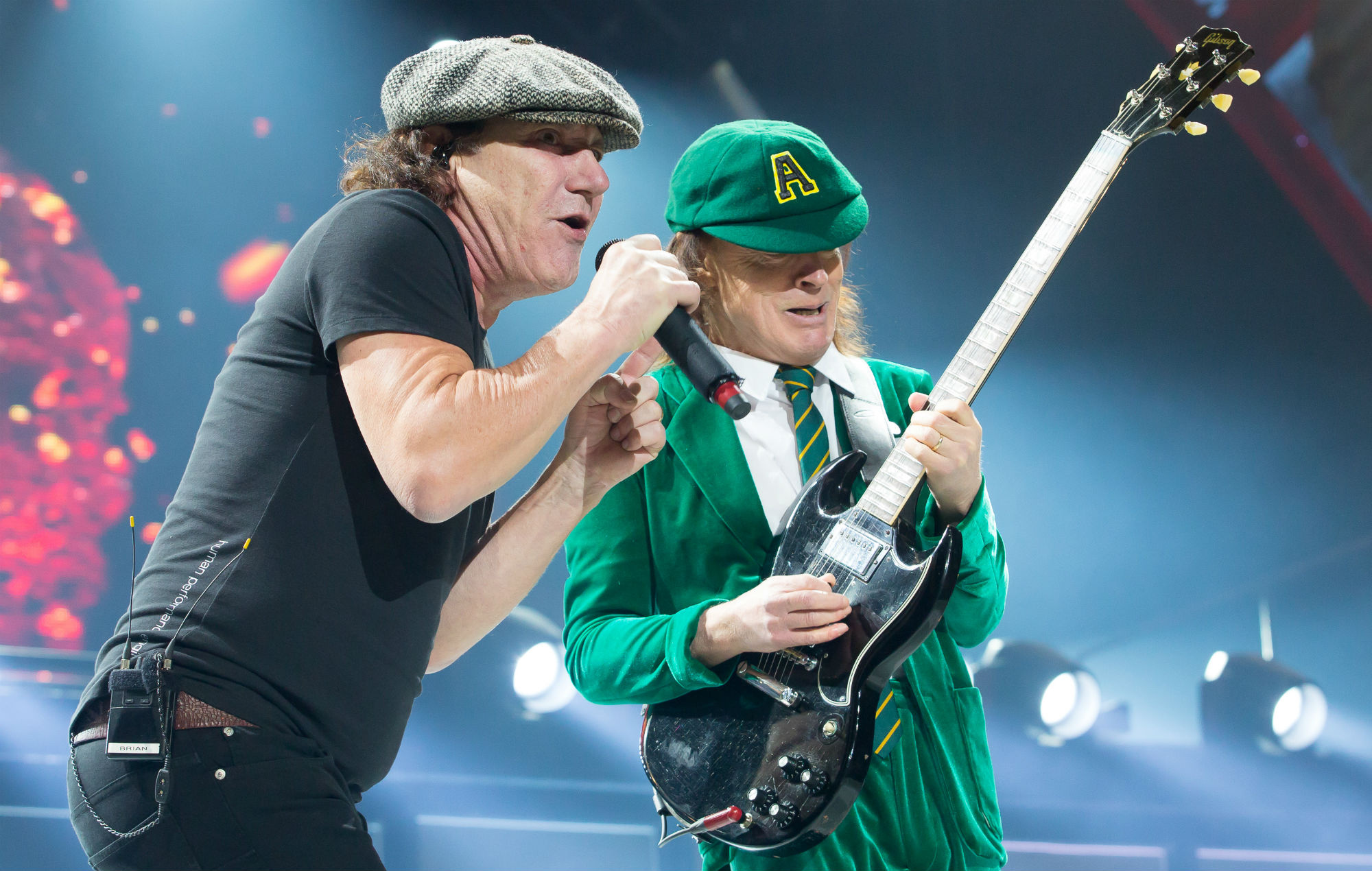 AC/DC set to 2000x1270