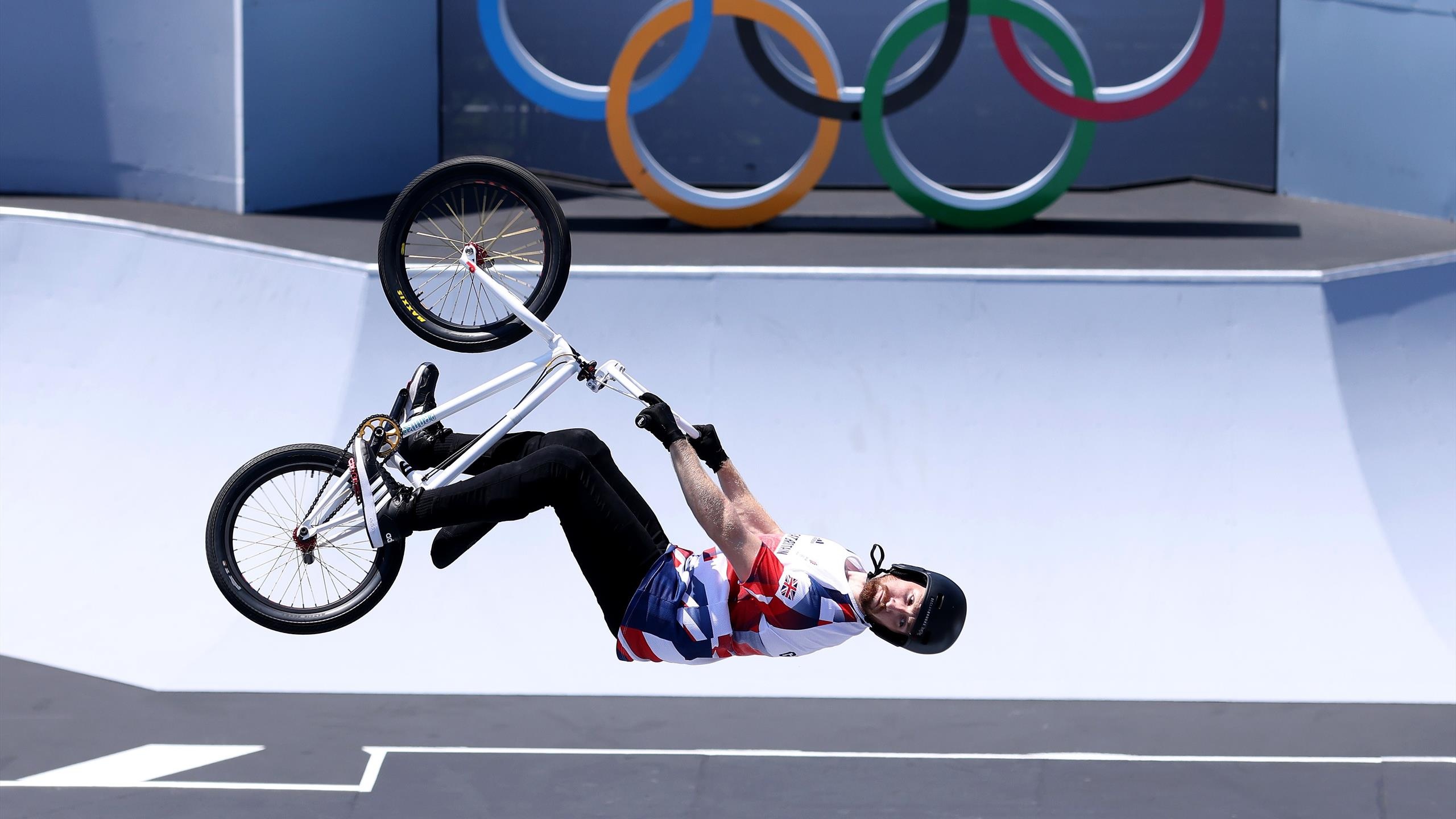 Charlotte Worthington gold, History-making backflip, Tokyo 2020, BMX Freestyle, 2560x1440 HD Desktop