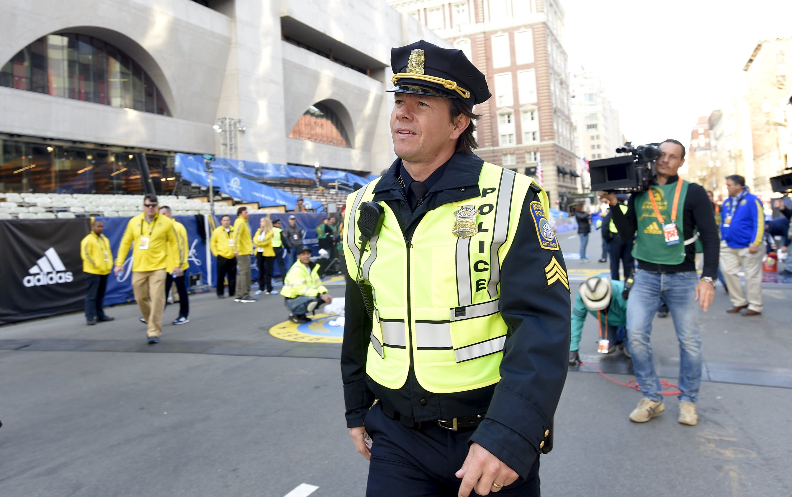 Patriots Day movie, Mark Wahlberg hero, Boston Marathon bombing, Gripping thriller, 3000x1890 HD Desktop