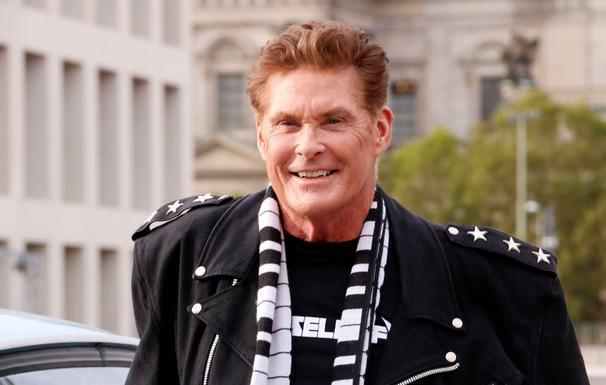 David Hasselhoff, Spongebob movie, Giant model, Auction highlight, 2000x1270 HD Desktop