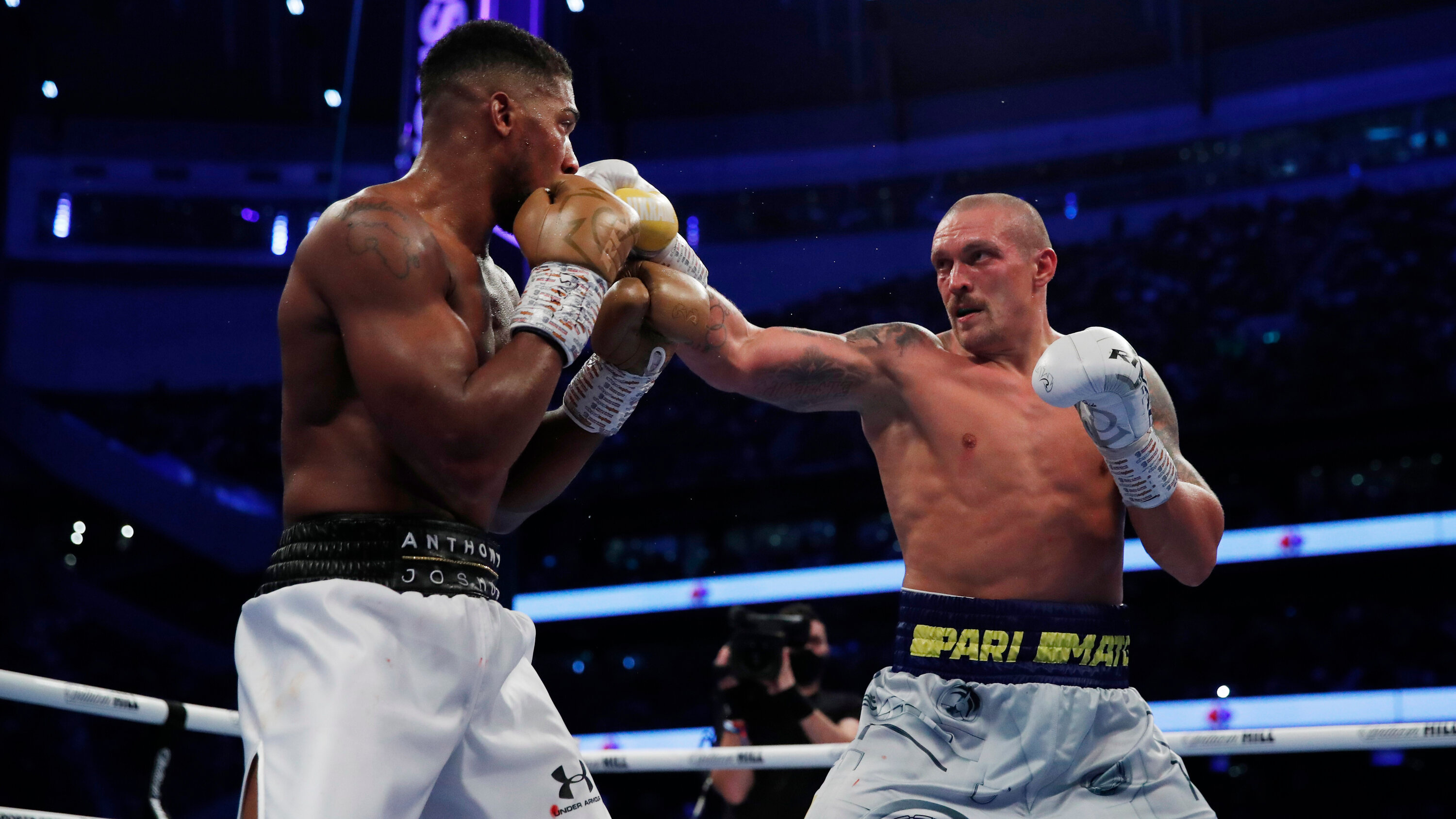 Oleksandr Usyk, Upset victory, Heavyweight boxing, The New York Times, 3000x1690 HD Desktop