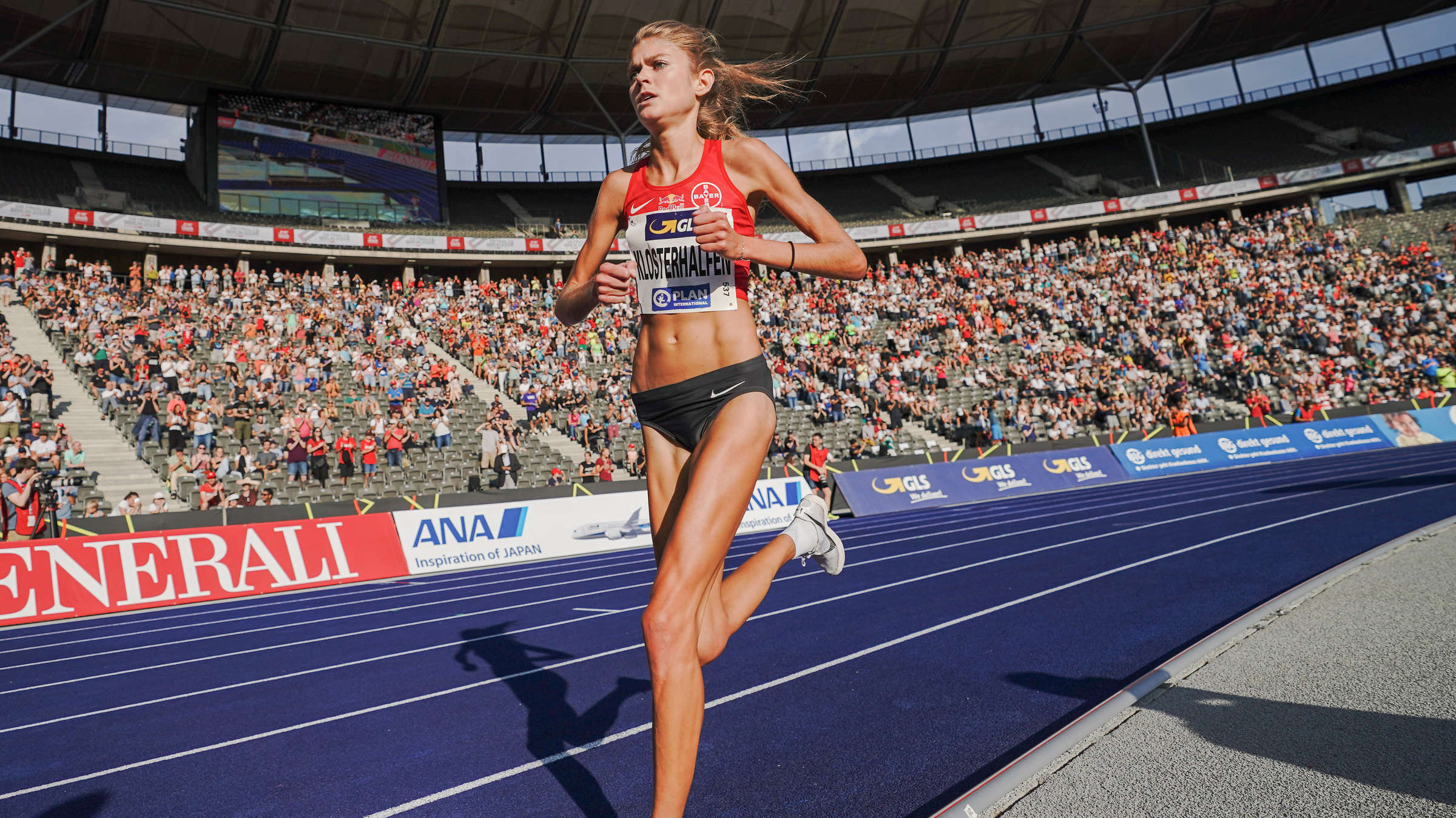 Konstanze Klosterhalfen, Press conference, Media questions, Competitive spirit, 2400x1350 HD Desktop