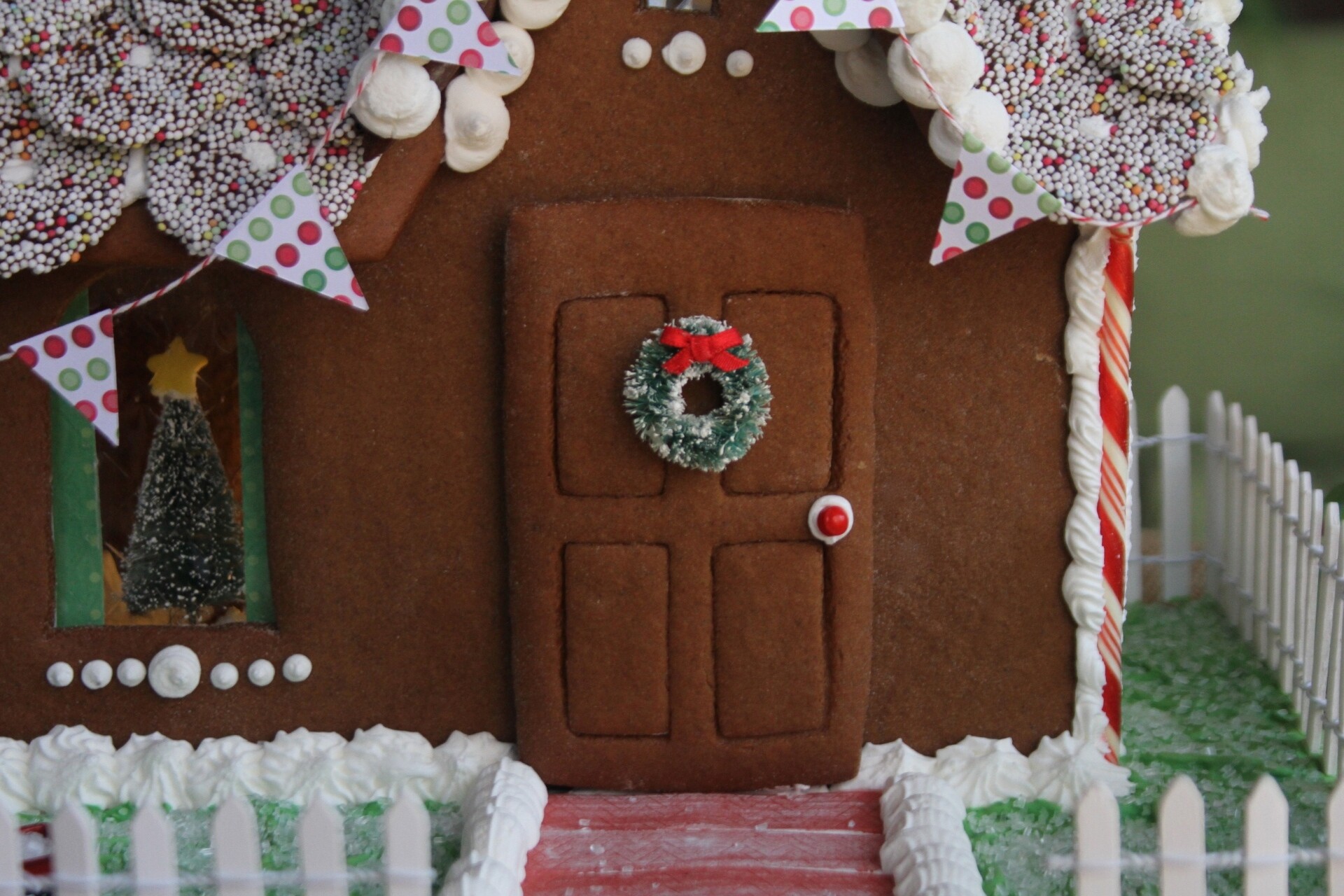 Christmas wreath, Gingerbread House Wallpaper, 1920x1280 HD Desktop