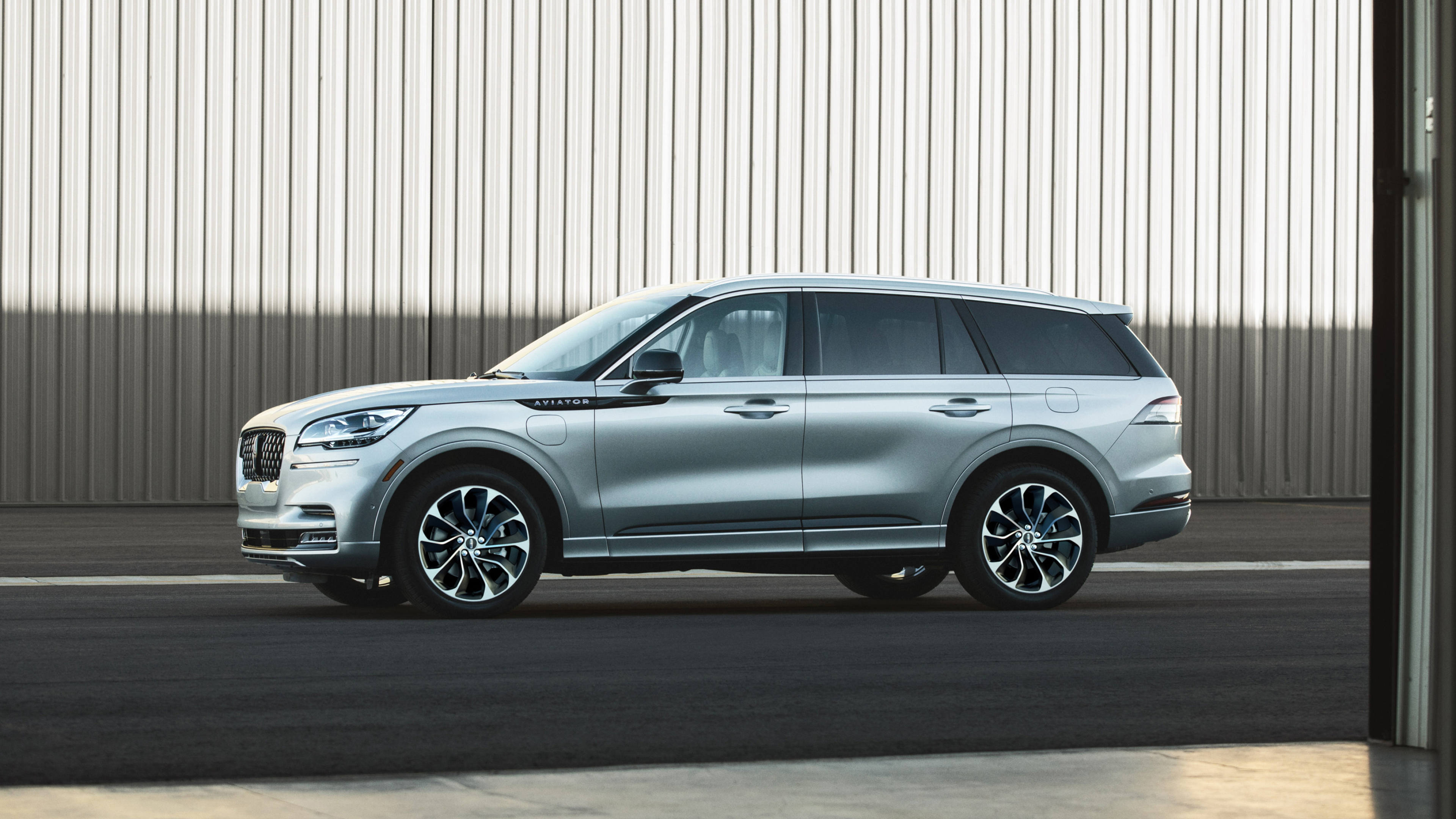 Lincoln Aviator, Grand Touring model, Luxury SUV, Elegant design, 3840x2160 4K Desktop