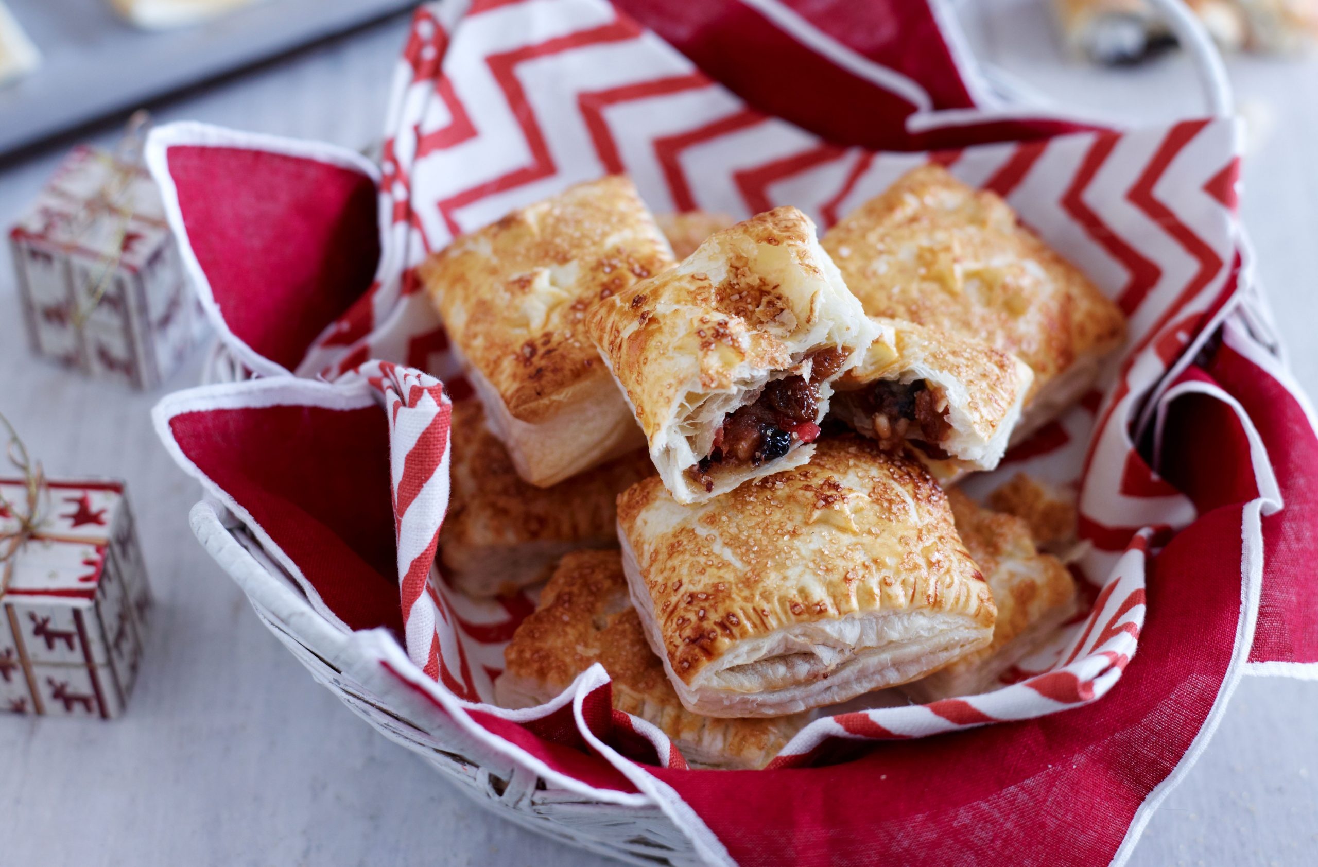 Mince pie bliss, Baking delight, Goodtoknow's recipe, Puff pastry perfection, 2560x1690 HD Desktop