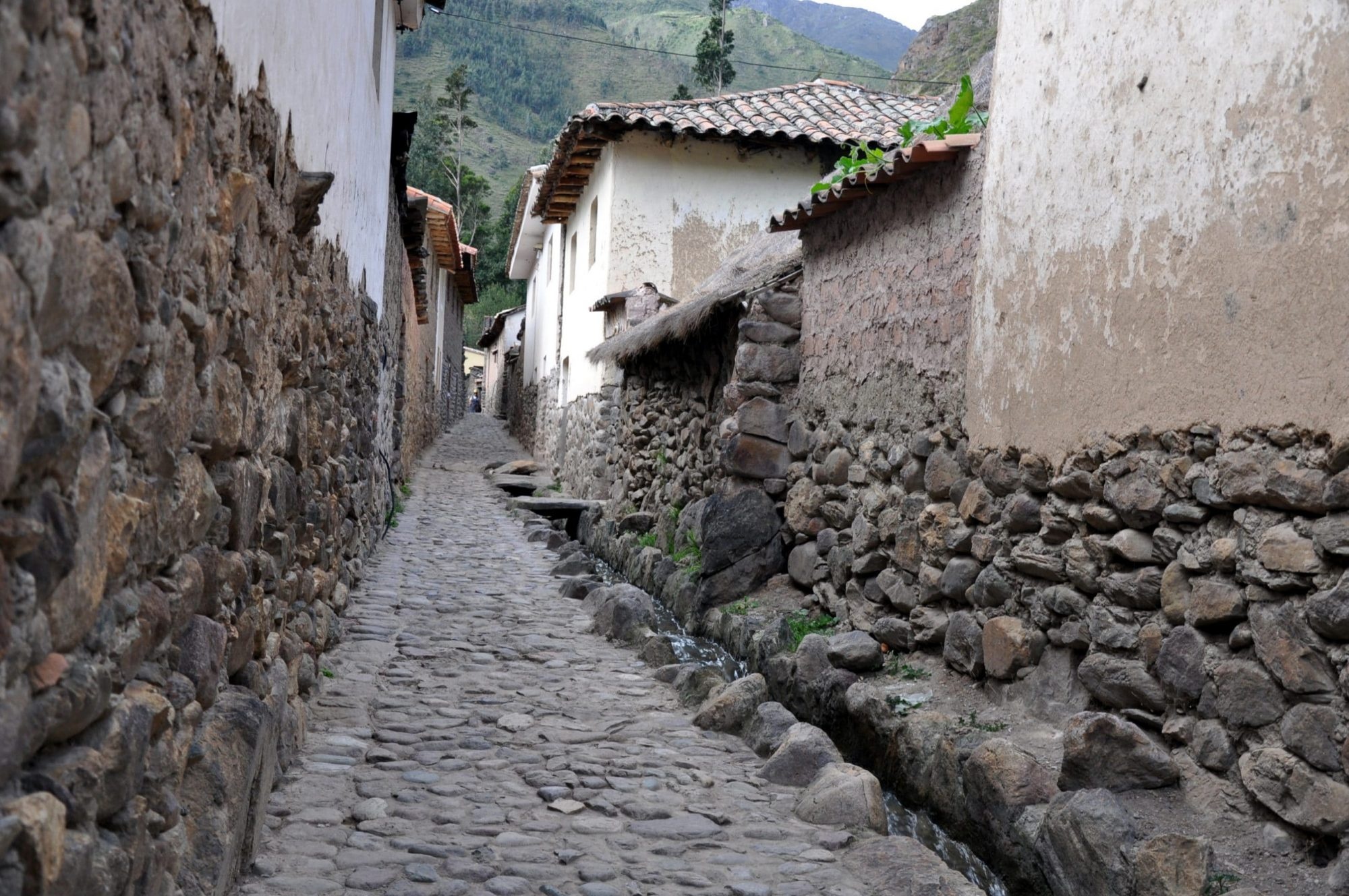 Ollantaytambo, Picturesque town, Authentic experience, Beautiful scenery, 2000x1330 HD Desktop