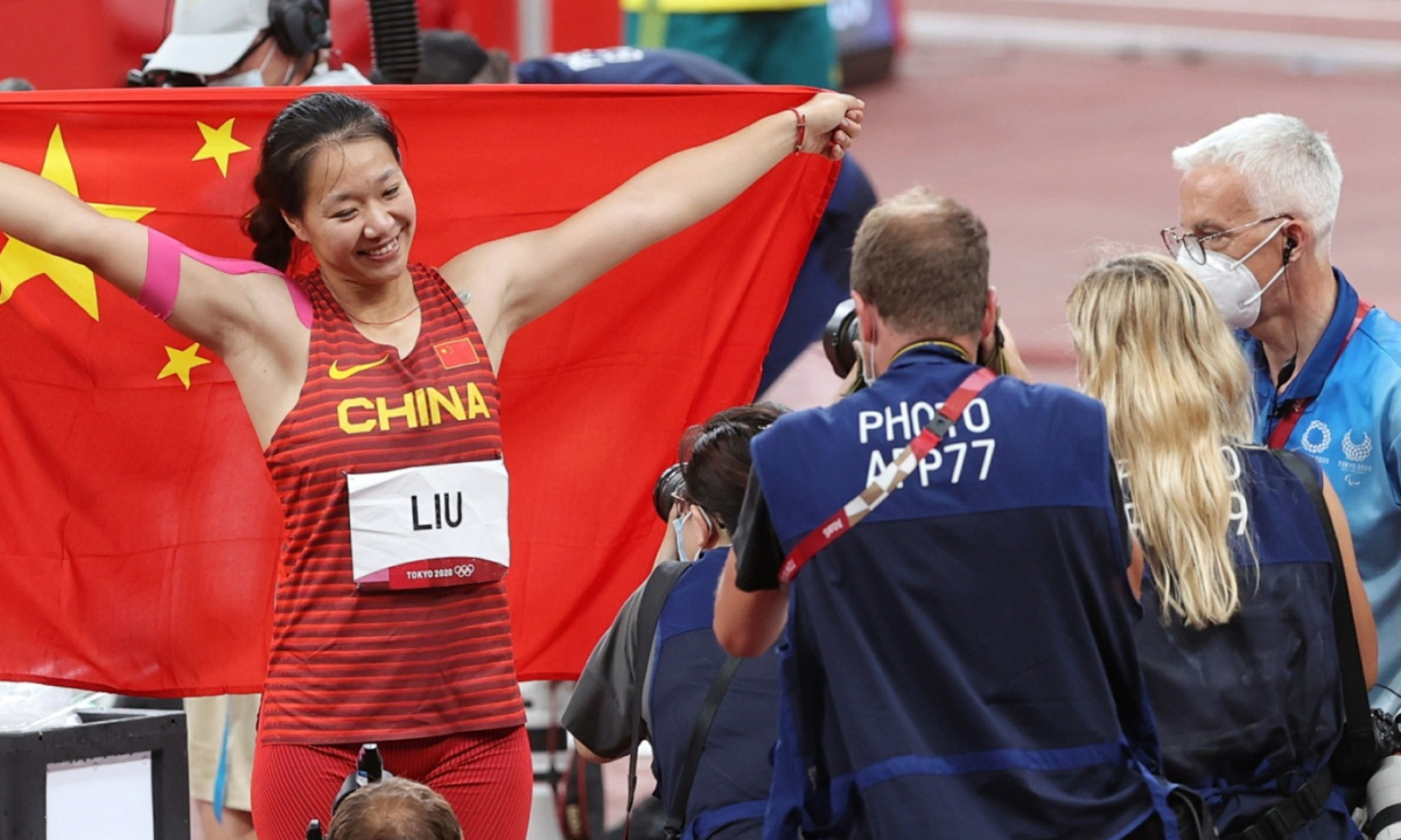 Liu Shiying, Live from Tokyo, Track and field competition, Chinese team, 2000x1200 HD Desktop