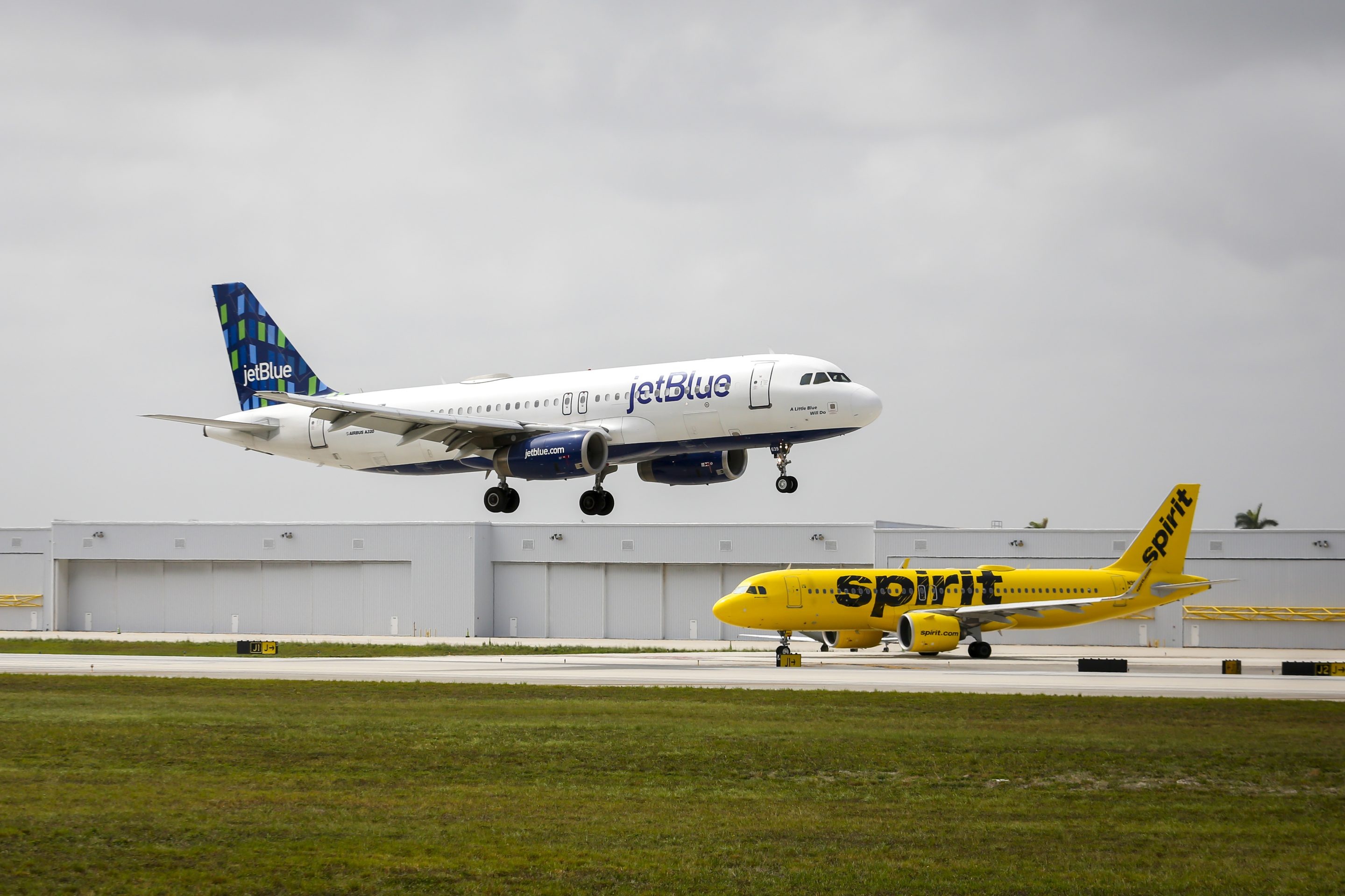 JetBlue Airways, Spirit Takeover Bid, Shareholder Vote, Fortune, 2880x1920 HD Desktop