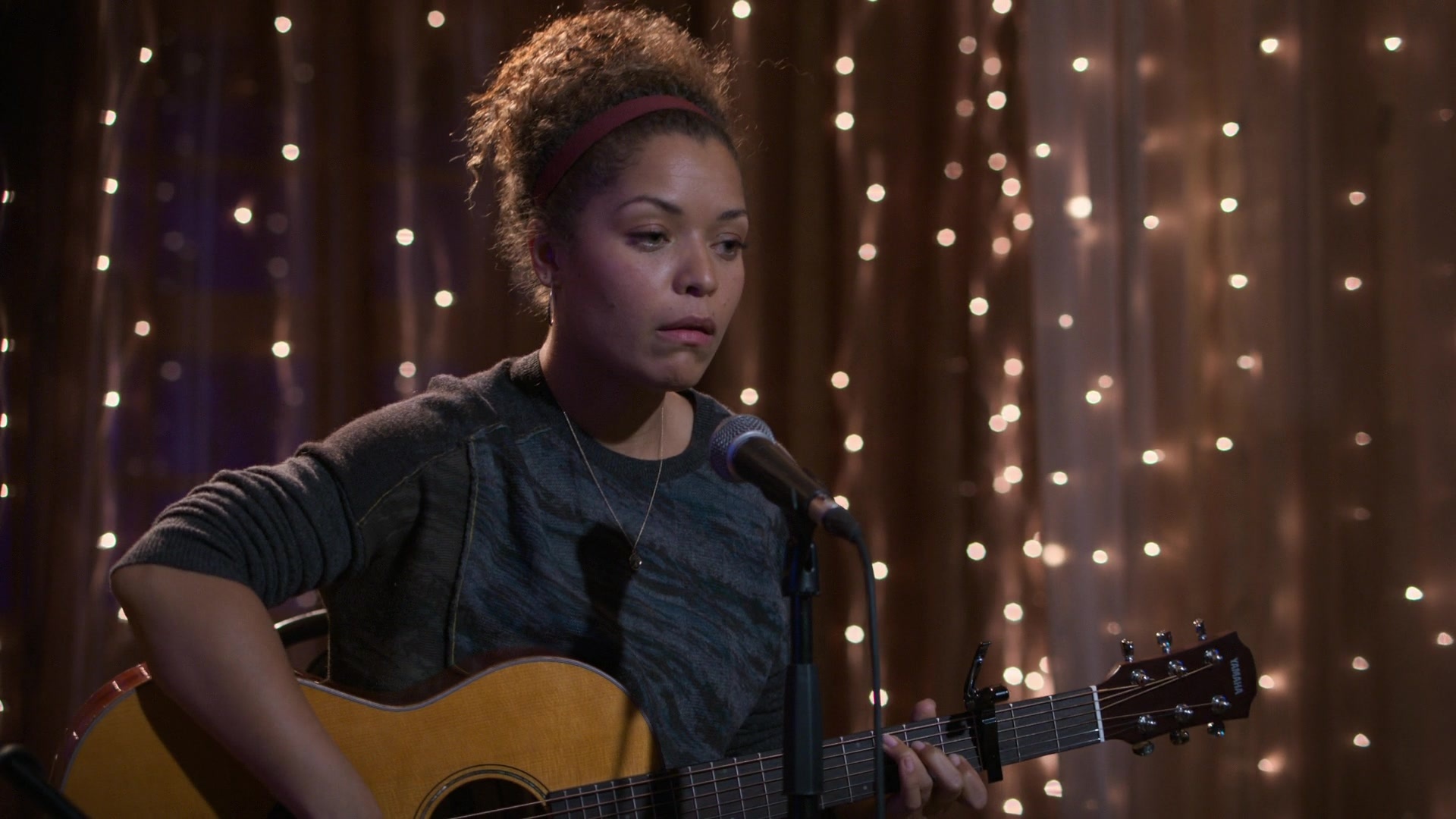 Antonia Thomas, TV Shows, Yamaha guitar, Dr. Claire Browne, 1920x1080 Full HD Desktop