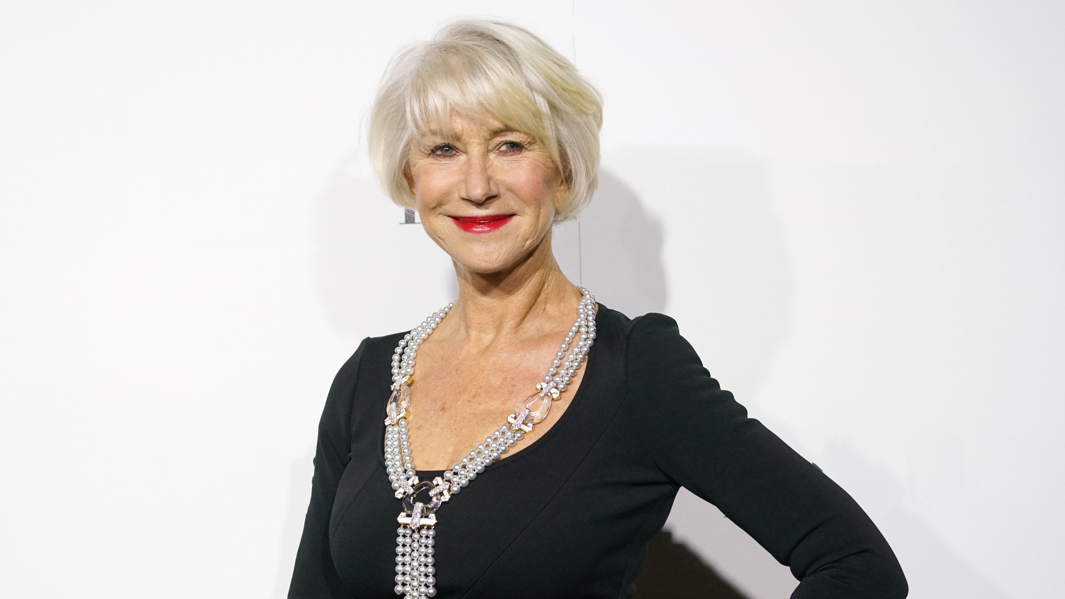 Helen Mirren, Elegant actress, 3600x2030 HD Desktop