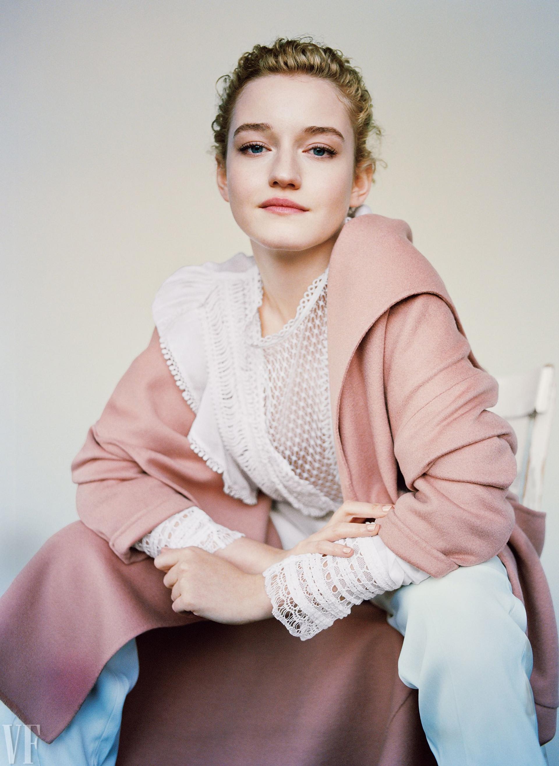 Julia Garner, Hollywood actress, Talent at work, Rising star, 1920x2640 HD Phone